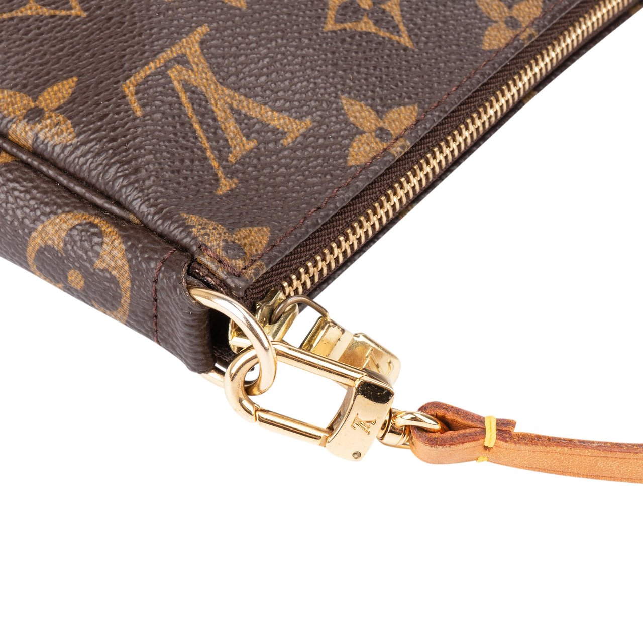 Louis Vuitton Louis Vuitton Canvas Monogram Pochette Accessoire Handbag Bruin