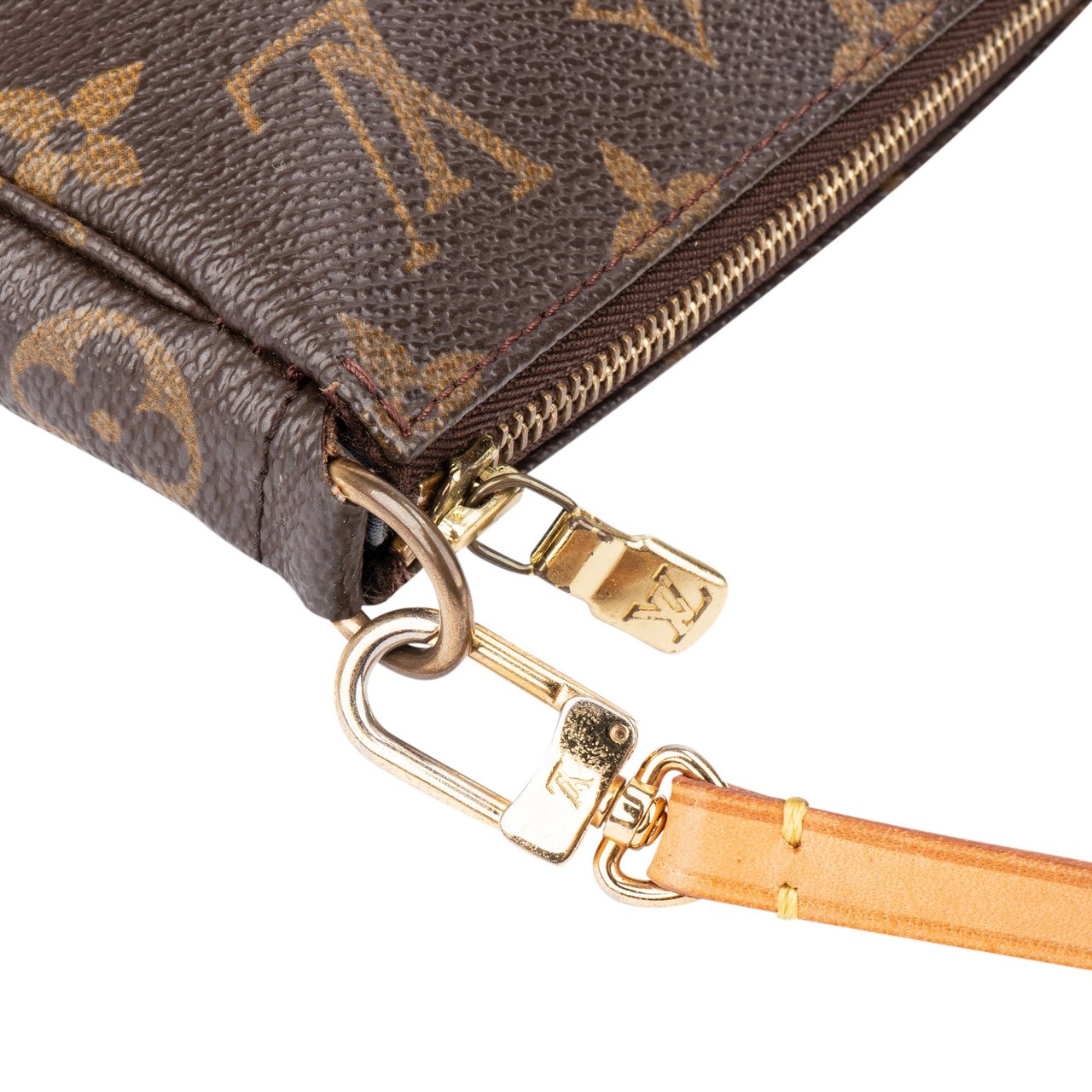 Louis Vuitton Louis Vuitton Canvas Monogram Pochette Accessoire Handbag Bruin