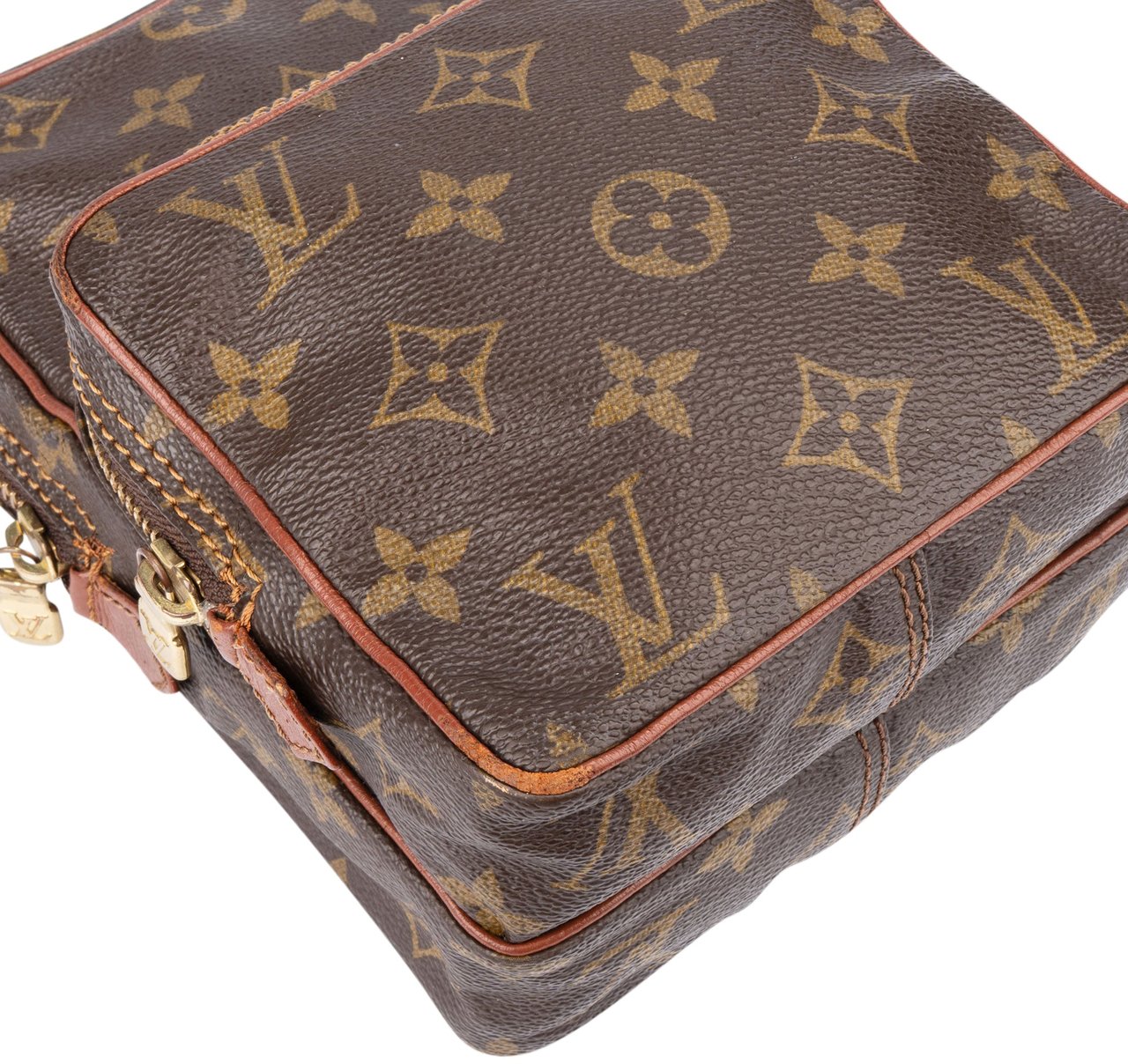 Louis Vuitton Louis Vuitton Canvas Monogram Amazone Crossbody Bag Bruin