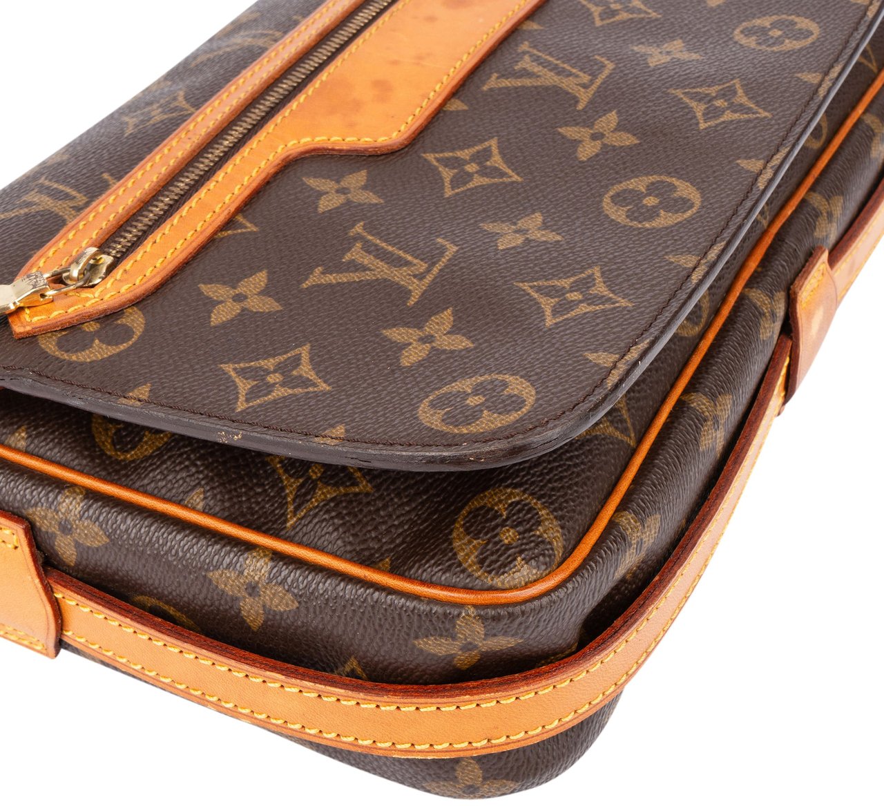 Louis Vuitton Louis Vuitton Canvas Monogram Saint Germain GM Crossbody Bag Bruin