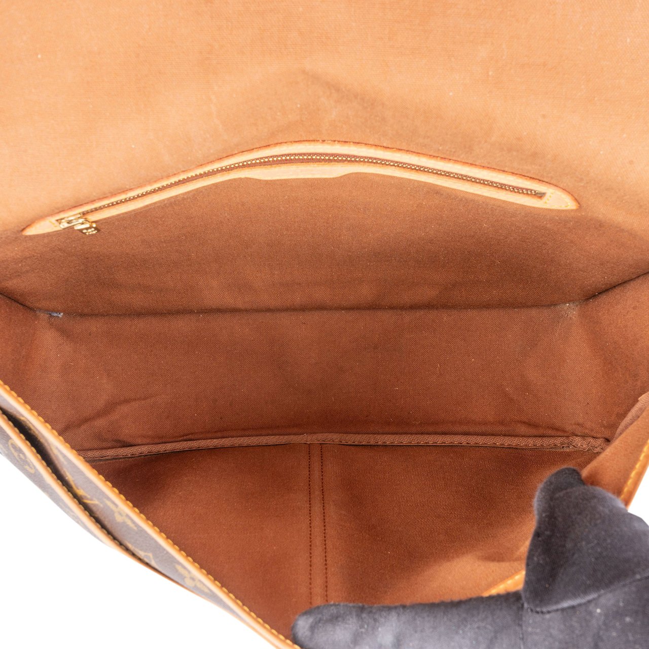 Louis Vuitton Louis Vuitton Canvas Monogram Gibeciere Crossbody Bag Bruin