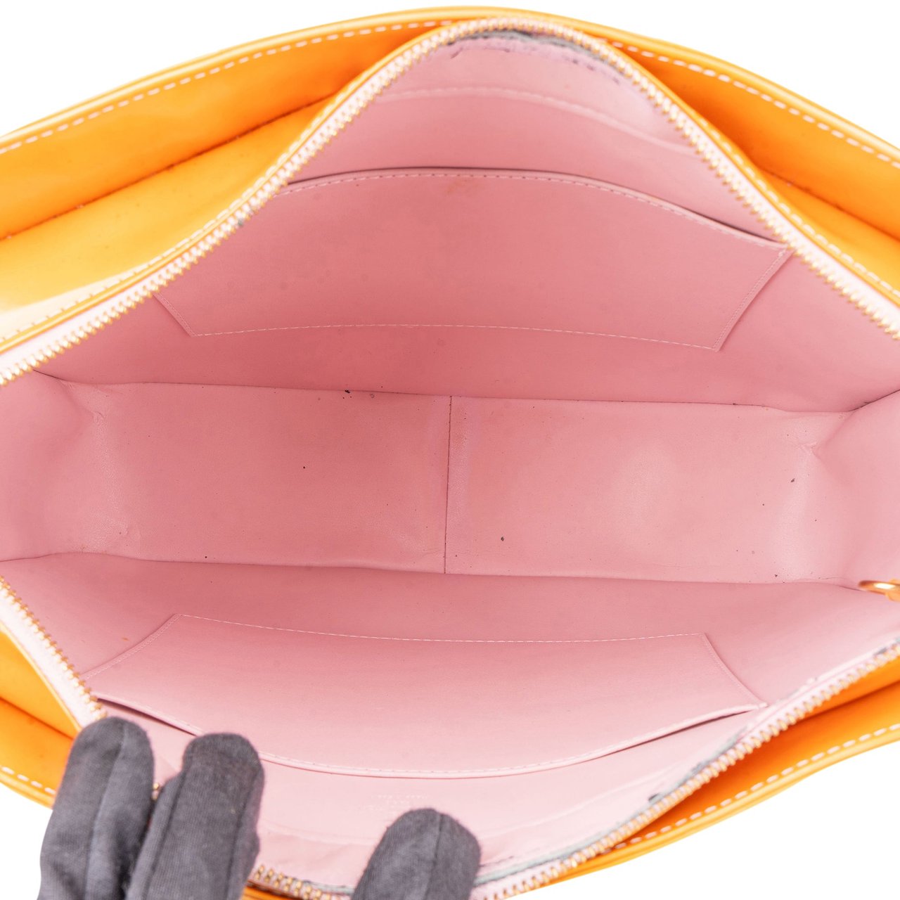 Louis Vuitton Louis Vuitton Vernis Monogram Columbus Handbag Geel