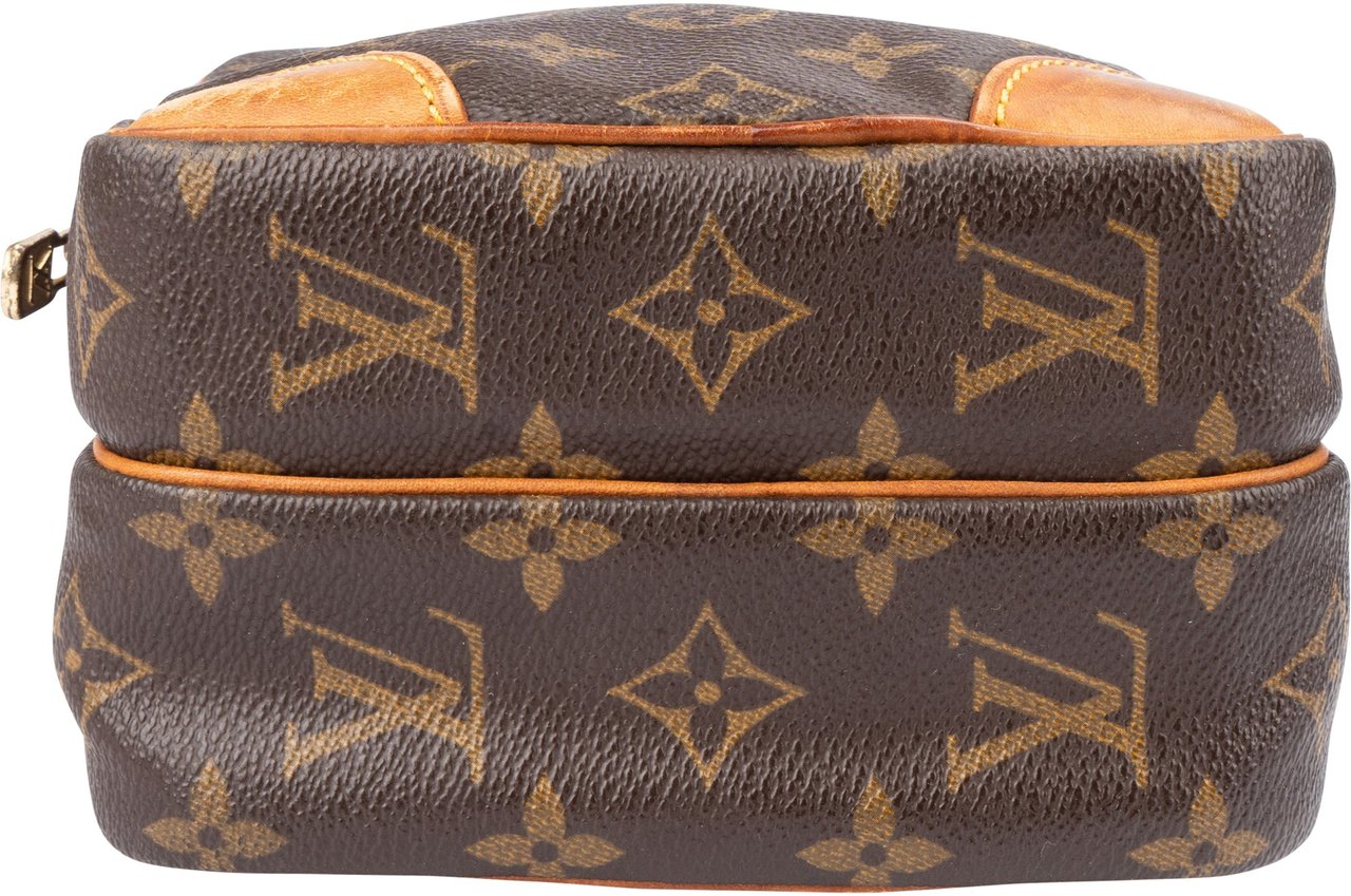 Louis Vuitton Louis Vuitton Canvas Monogram Amazone Crossbody Bag Bruin