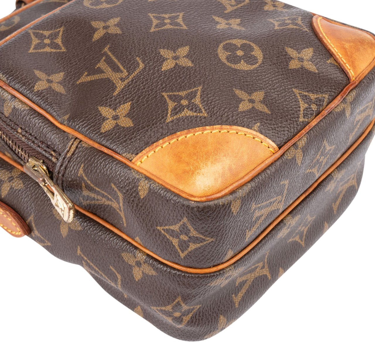 Louis Vuitton Louis Vuitton Canvas Monogram Amazone Crossbody Bag Bruin