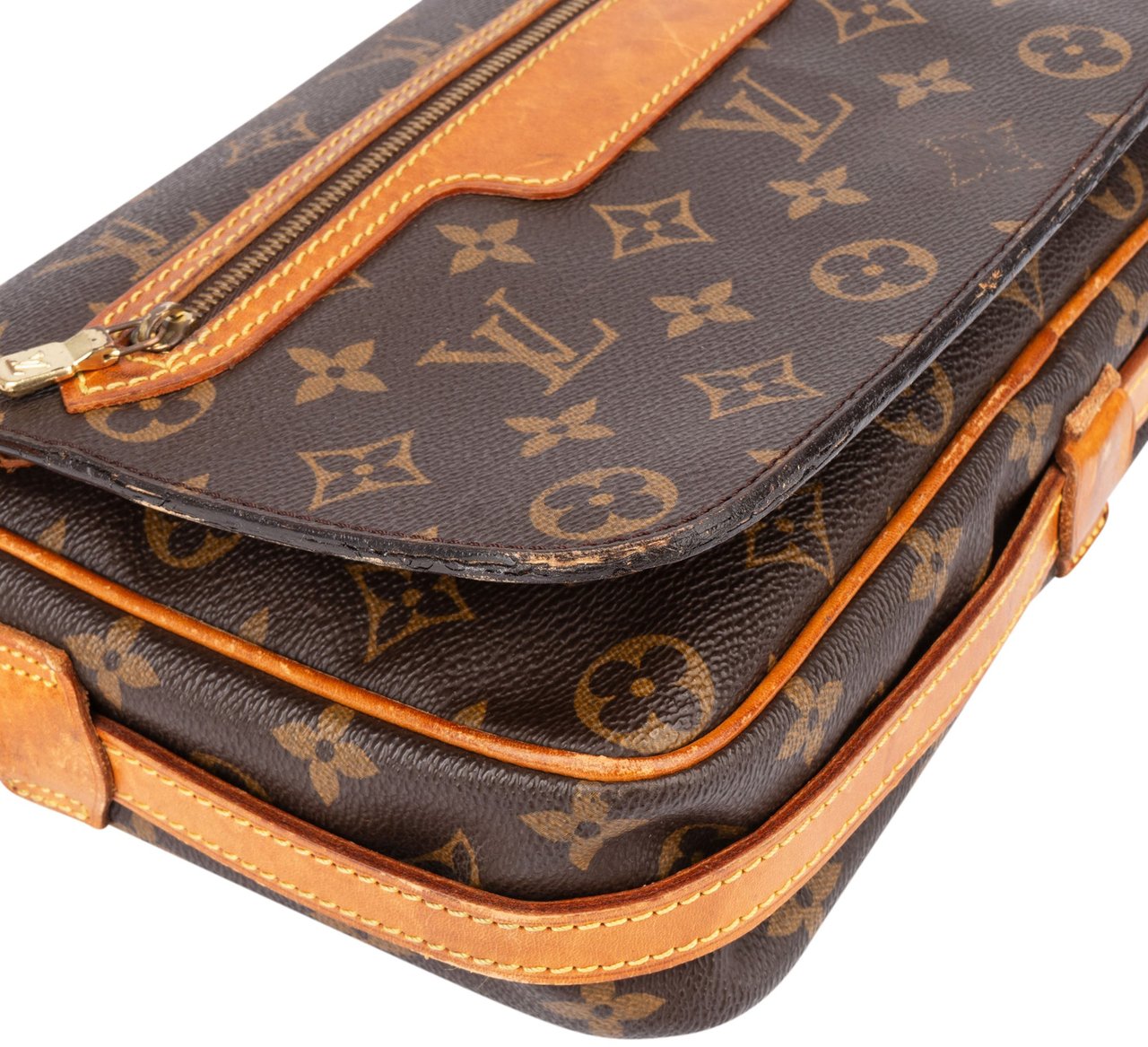 Louis Vuitton Louis Vuitton Canvas Monogram Saint Germain GM Crossbody Bag Bruin