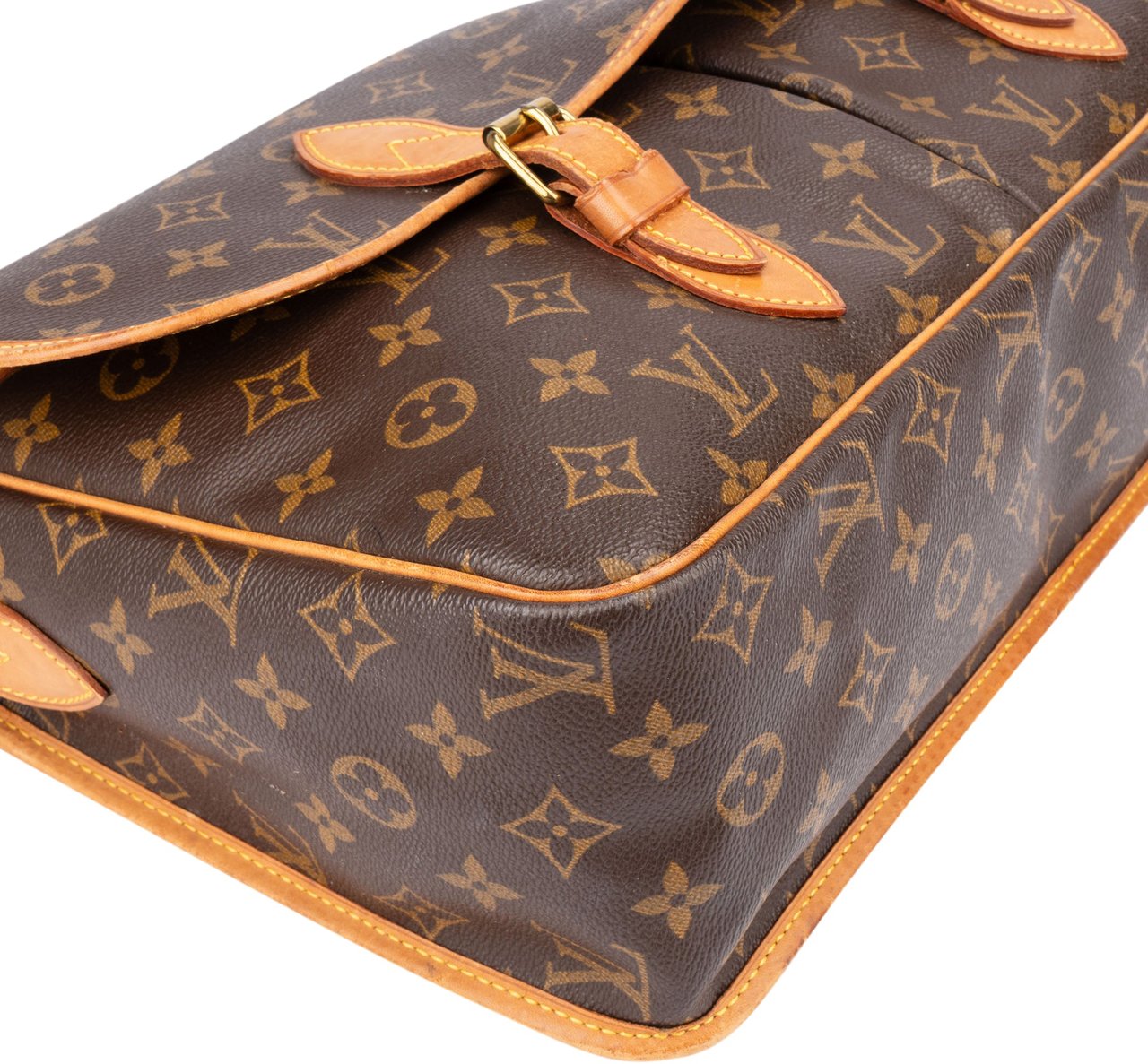 Louis Vuitton Canvas Monogram Gibeciere Crossbody Bag Bruin