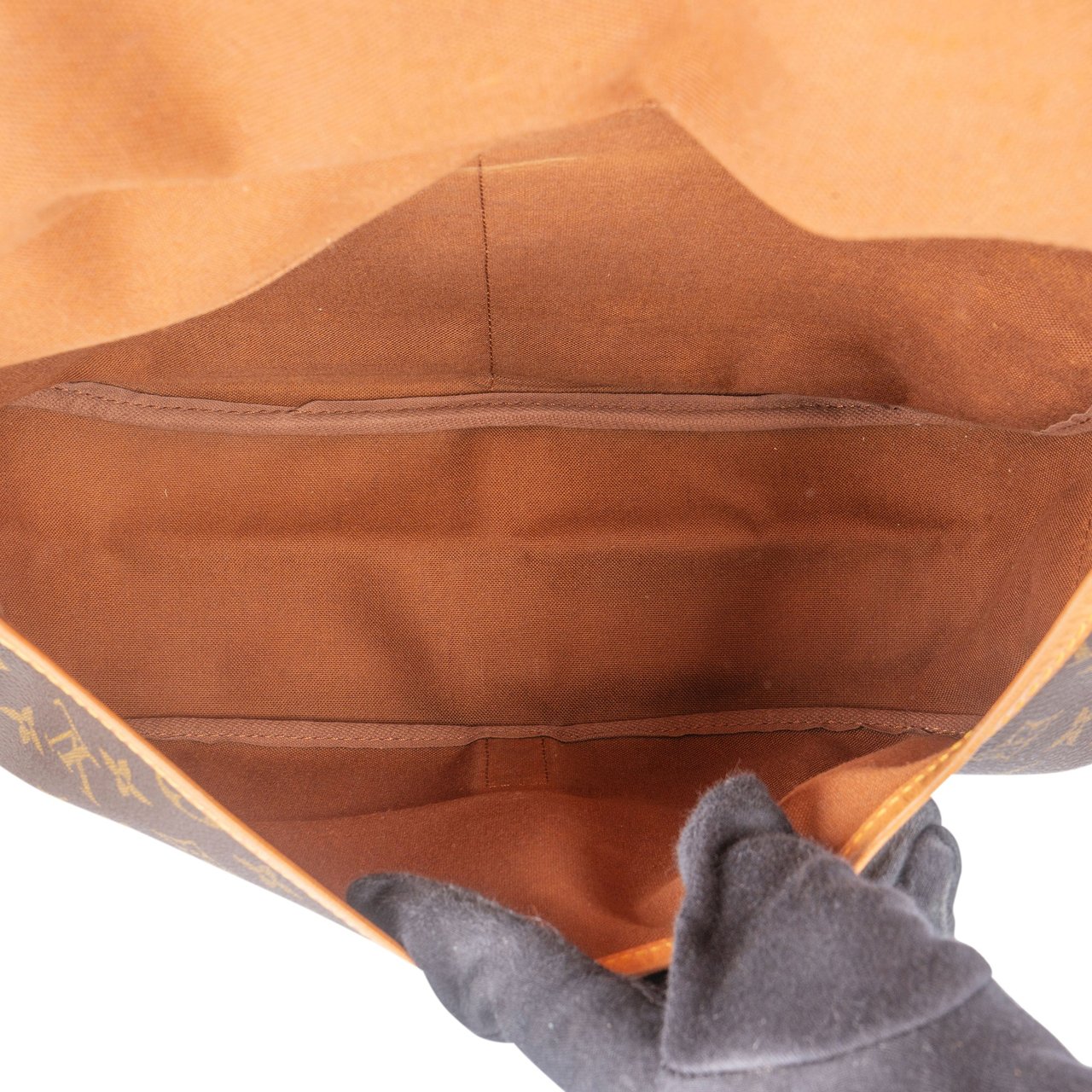 Louis Vuitton Louis Vuitton Canvas Monogram Saumur 35 Crossbody Bag Bruin