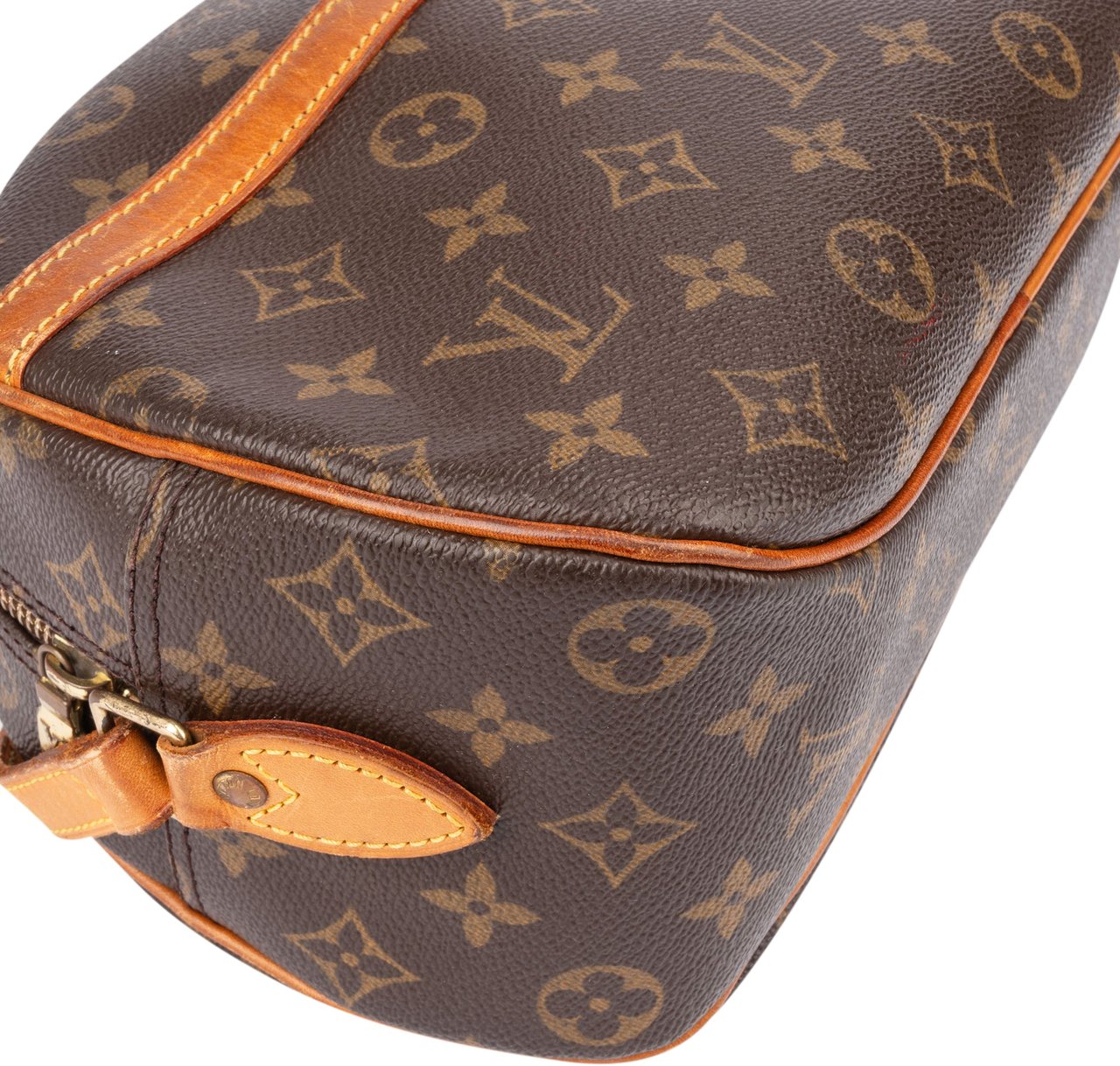 Louis Vuitton Louis Vuitton Canvas Monogram Blois Crossbody Bag Bruin