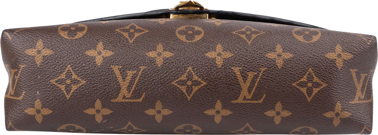 Louis Vuitton Louis Vuitton Canvas Monogram Saint Placide Crossbody Bag Bruin