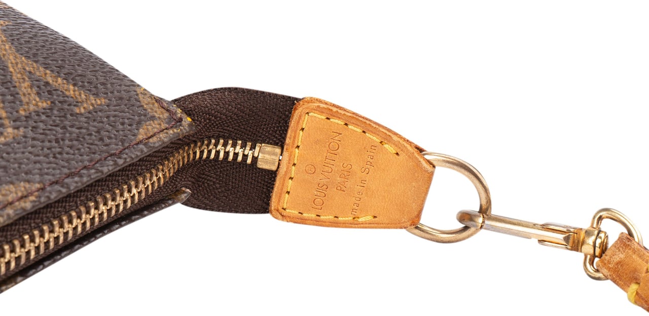 Louis Vuitton Louis Vuitton Canvas Monogram Pochette Accessoire Handbag Bruin