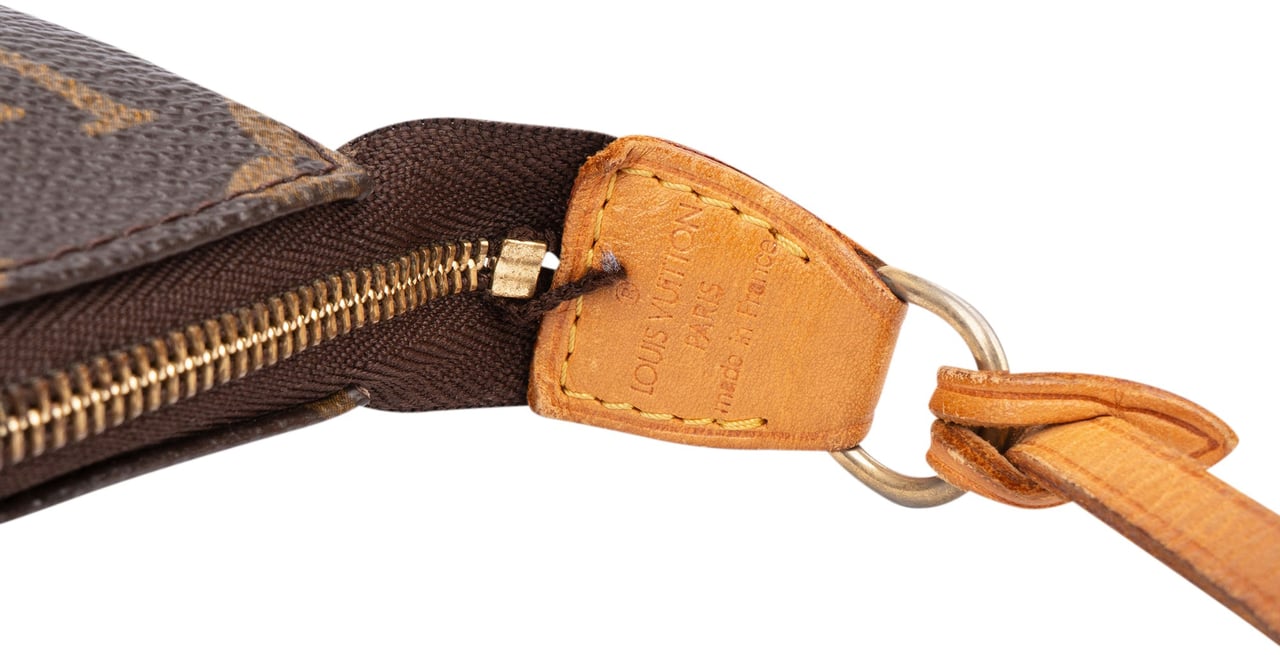 Louis Vuitton Louis Vuitton Canvas Monogram Pochette Accessoire Handbag Bruin