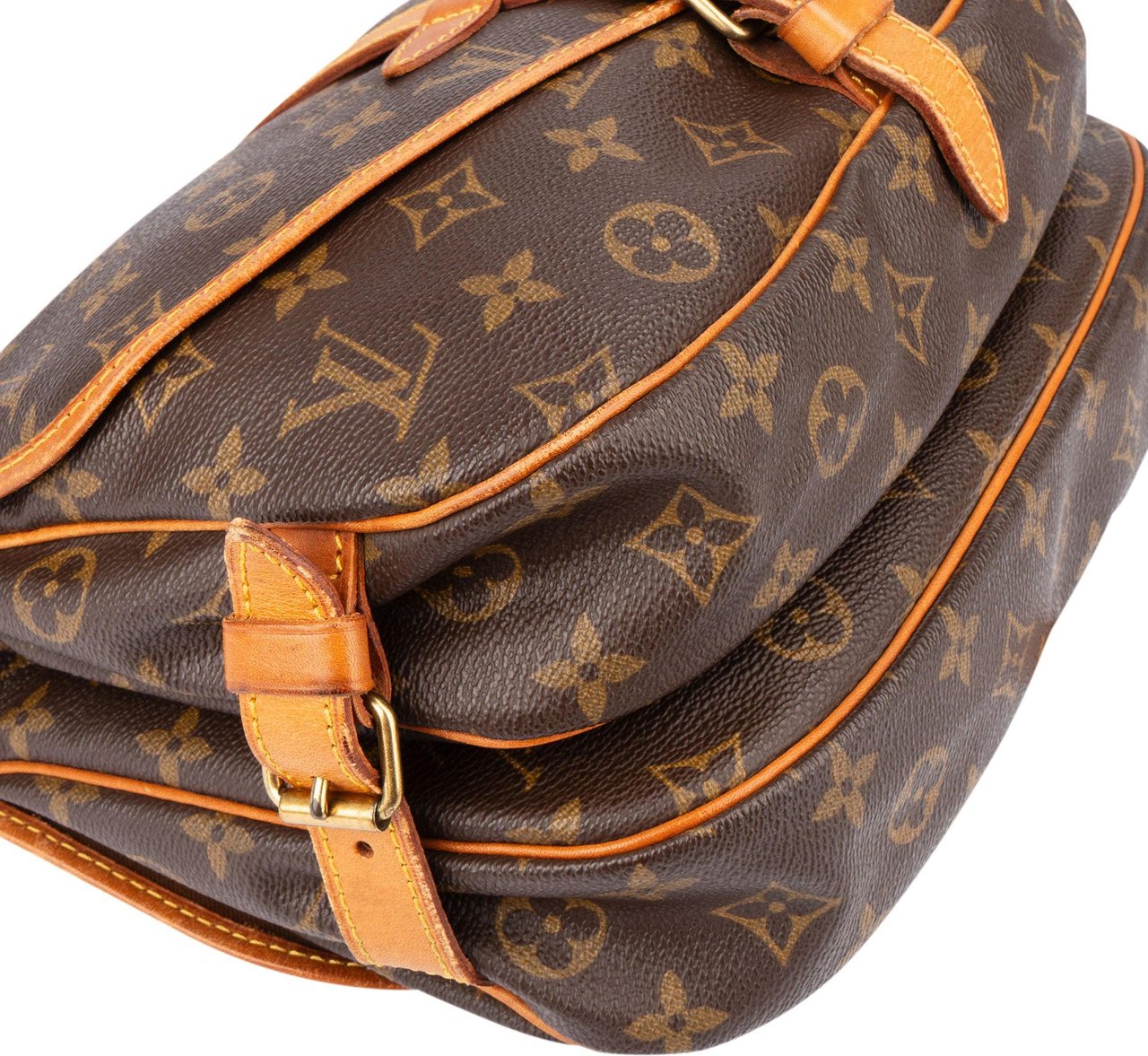Louis Vuitton Louis Vuitton Canvas Monogram Saumur 30 Crossbody Bag Bruin