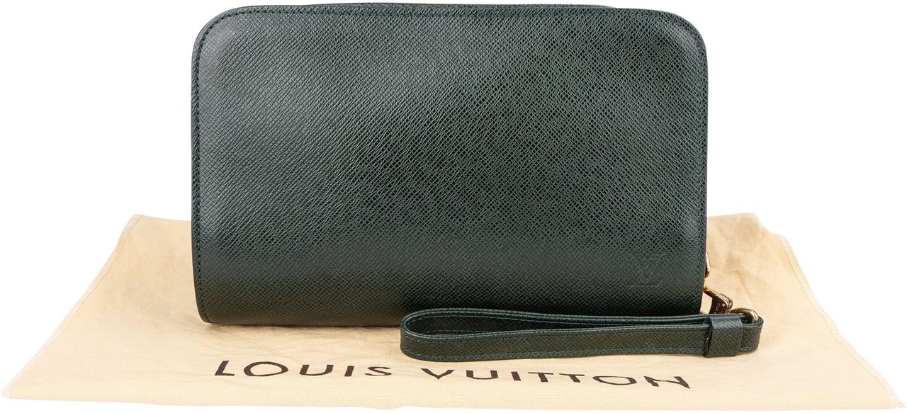Louis Vuitton Louis Vuitton Green Taiga Leatner Baikal Clutch Groen