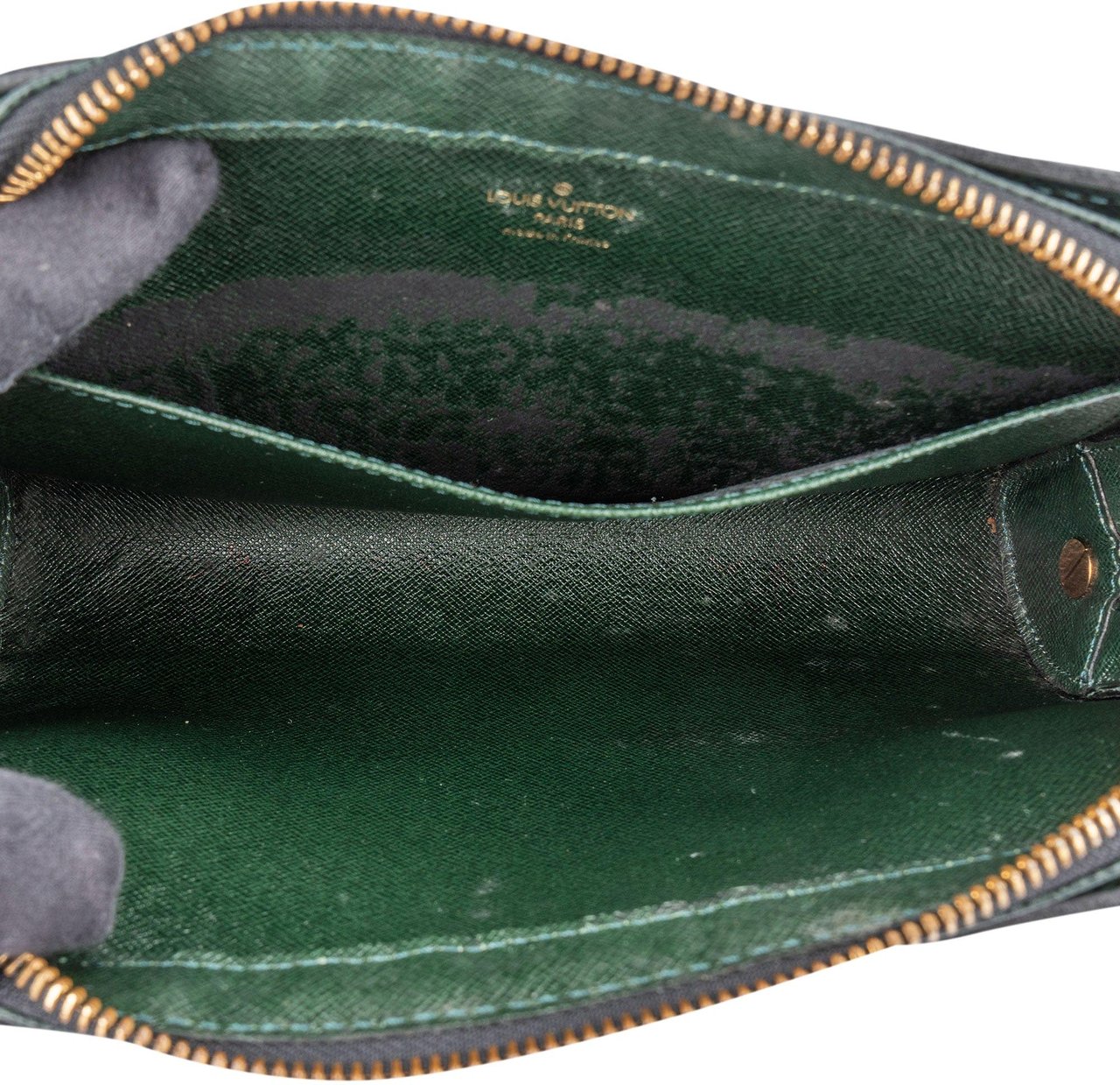 Louis Vuitton Louis Vuitton Green Taiga Leatner Baikal Clutch Groen