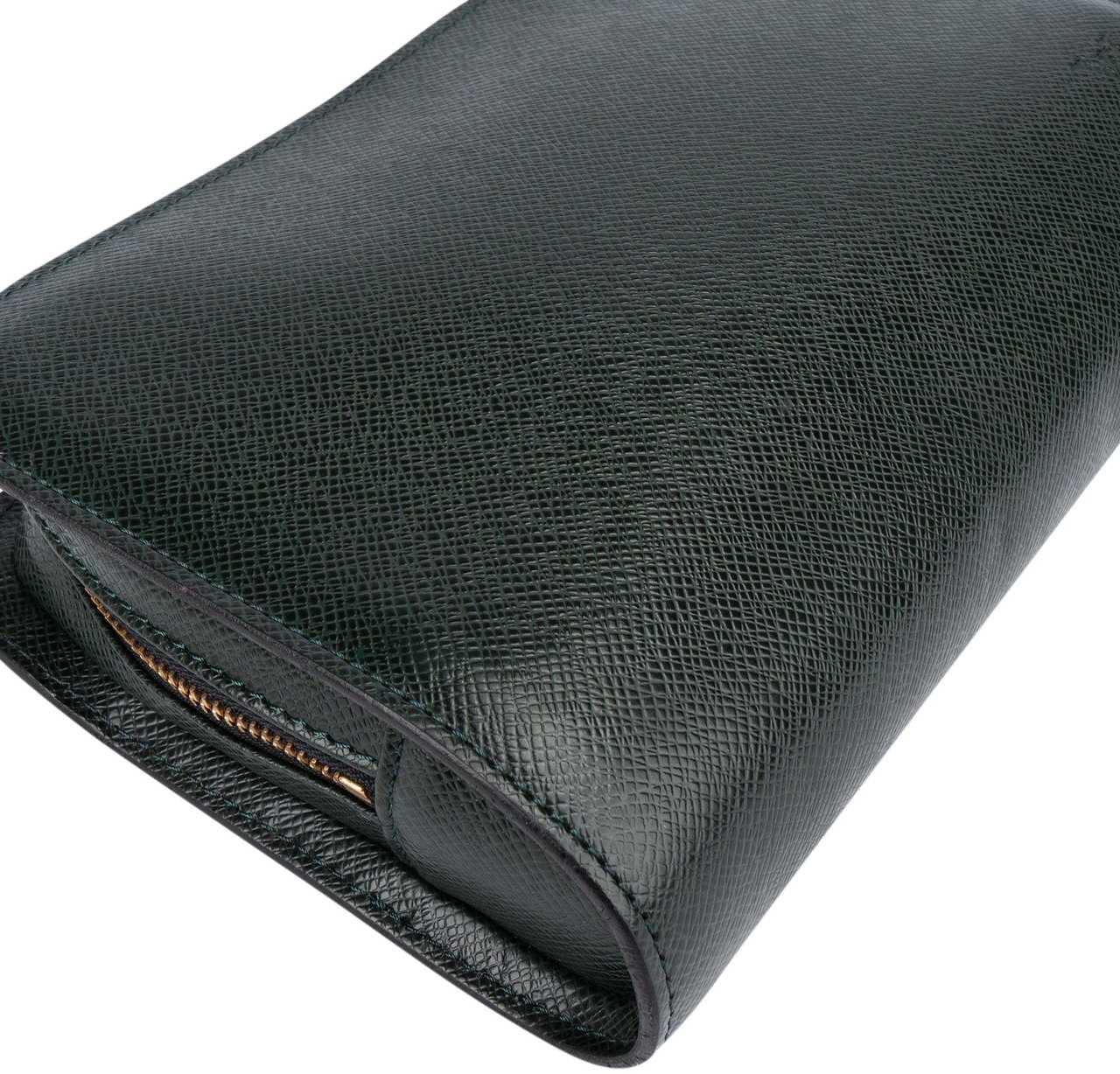 Louis Vuitton Louis Vuitton Green Taiga Leatner Baikal Clutch Groen