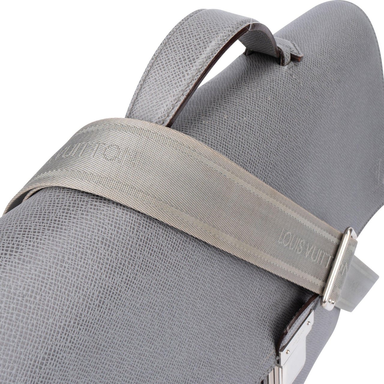Louis Vuitton Louis Vuitton Gris Taiga Leather Vassili PM Business Handbag Divers