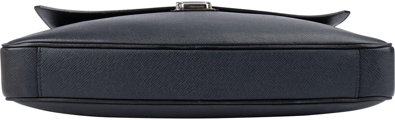 Louis Vuitton Louis Vuitton Bleu Taiga Leather Vassili PM Business Handbag Blauw
