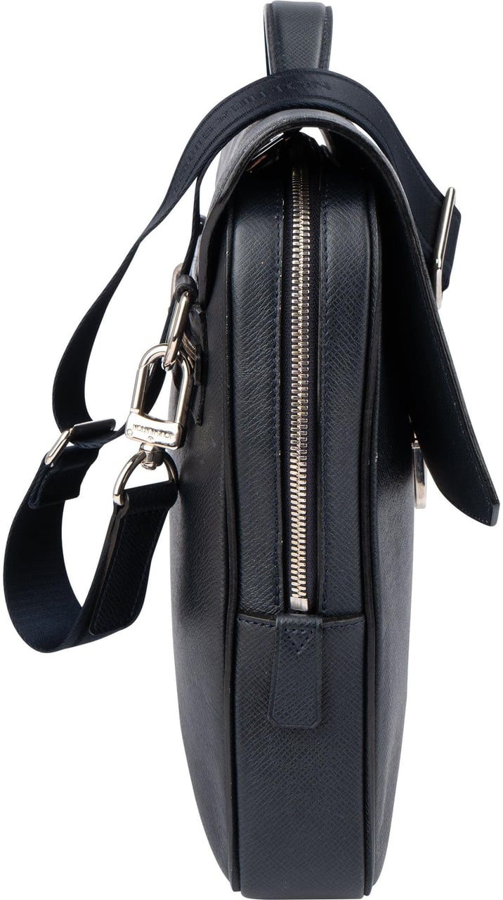 Louis Vuitton Louis Vuitton Bleu Taiga Leather Vassili PM Business Handbag Blauw