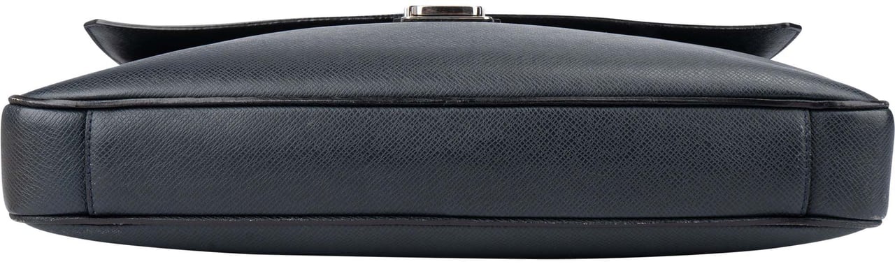 Louis Vuitton Blue Taiga Leather Vassili PM Business Handbag Blauw
