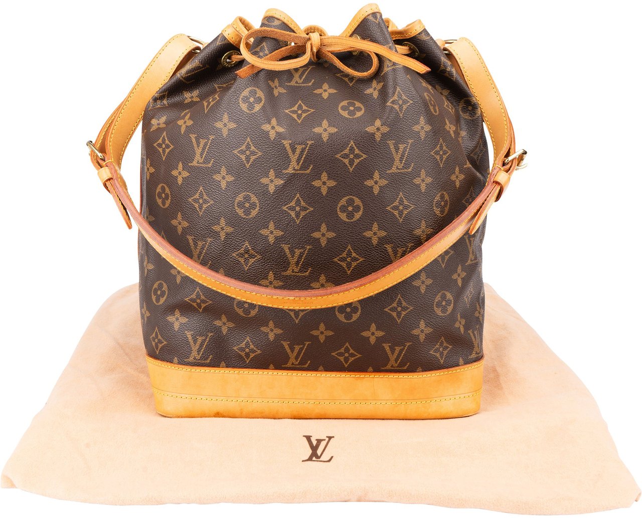 Louis Vuitton Louis Vuitton Canvas Monogram Sac Noe Grande Shoulder Bag Bruin