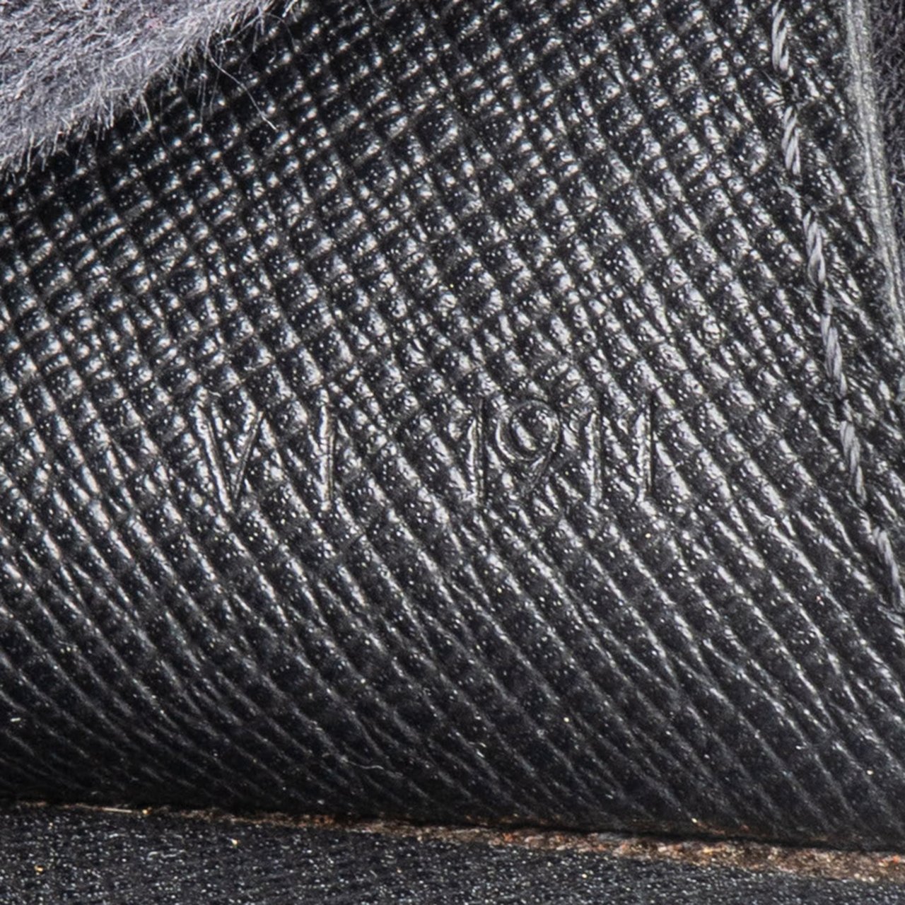 Louis Vuitton Louis Vuitton Noir Epi Leather Laptop Clutch Zwart