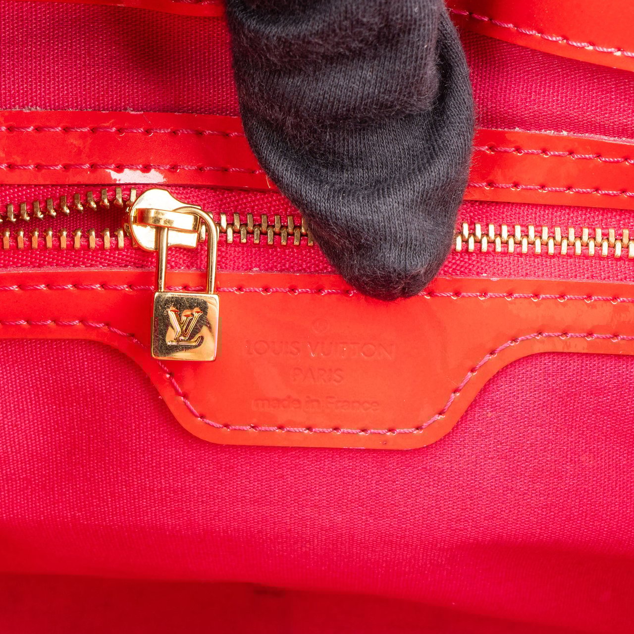 Louis Vuitton Louis Vuitton Red Vernis Monogram Wilshire Handbag Rood
