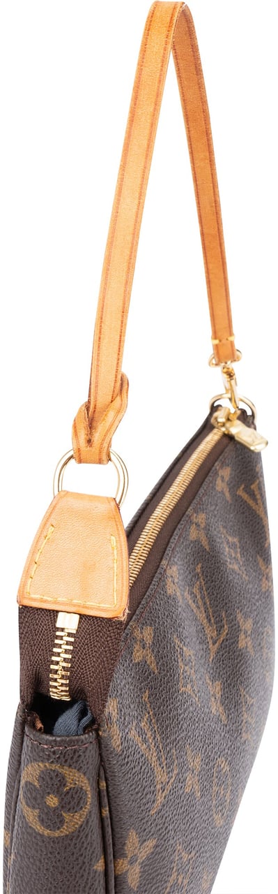 Louis Vuitton Louis Vuitton Canvas Monogram Pochette Accessoire Handbag Bruin