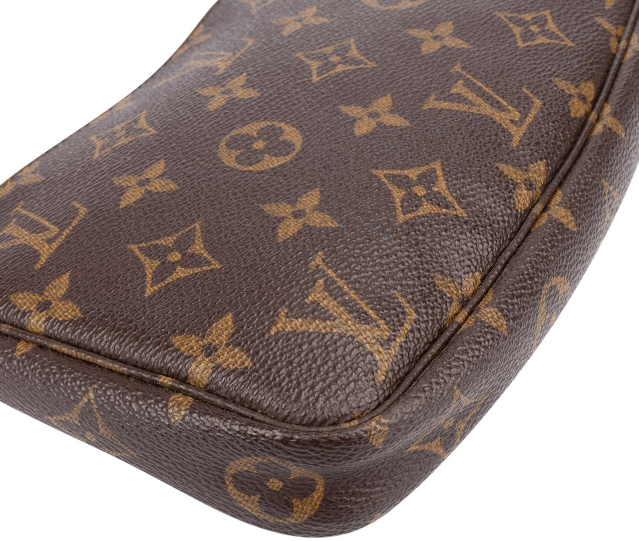 Louis Vuitton Louis Vuitton Canvas Monogram Pochette Accessoire Handbag Bruin