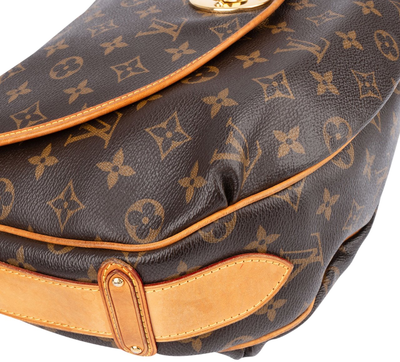 Louis Vuitton Louis Vuitton Canvas Monogram Tulum GM Crossbody Bag Bruin