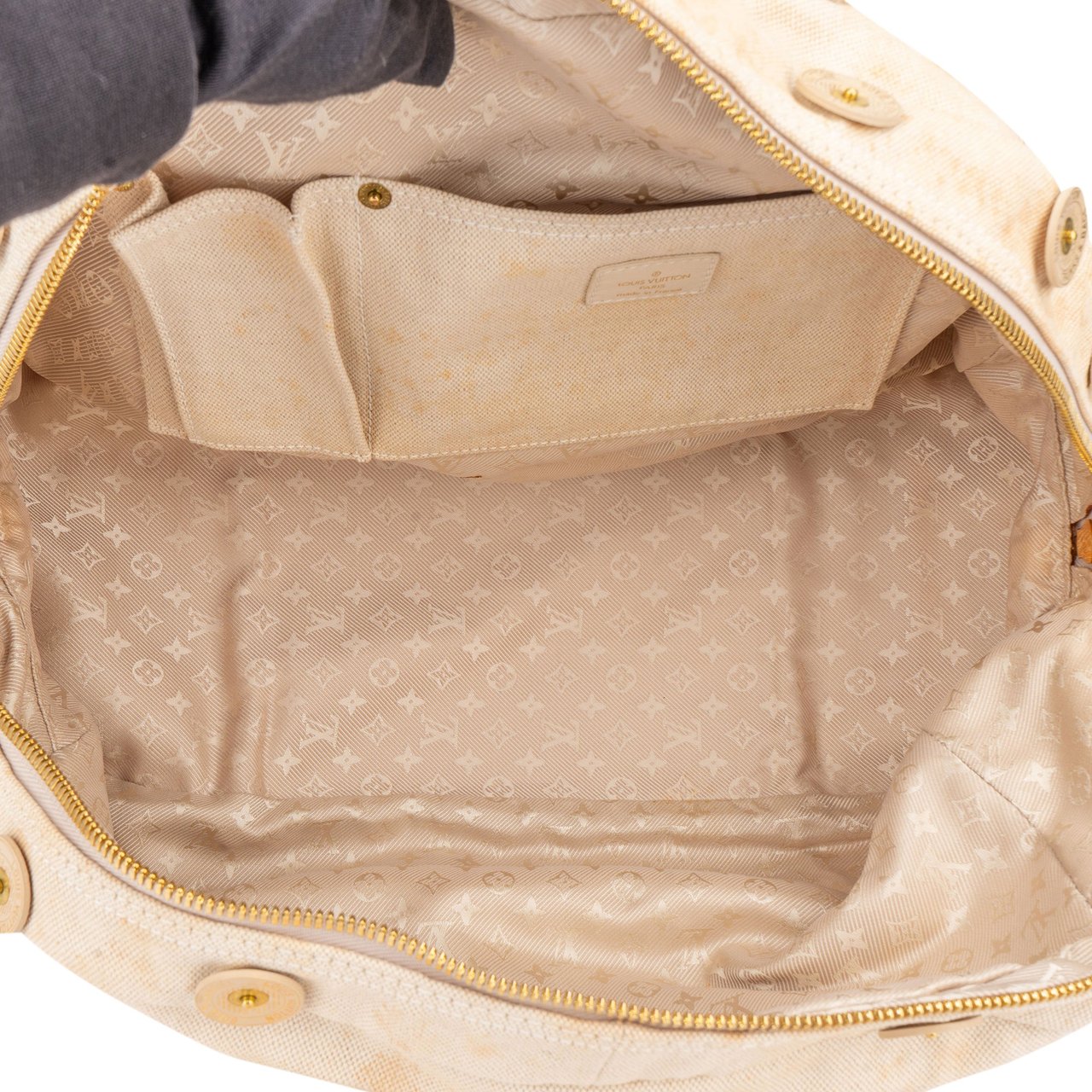 Louis Vuitton Louis Vuitton Limited Panema Bowly Polka Handbag Wit