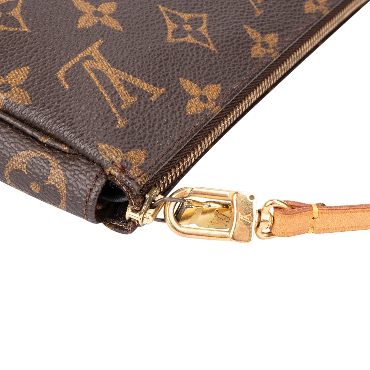 Louis Vuitton Louis Vuitton Canvas Monogram Pochette Accessoire Handbag Bruin