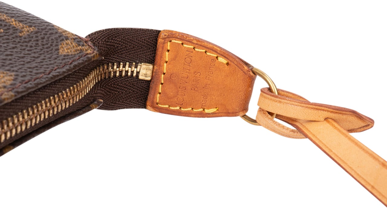 Louis Vuitton Louis Vuitton Canvas Monogram Pochette Accessoire Handbag Bruin