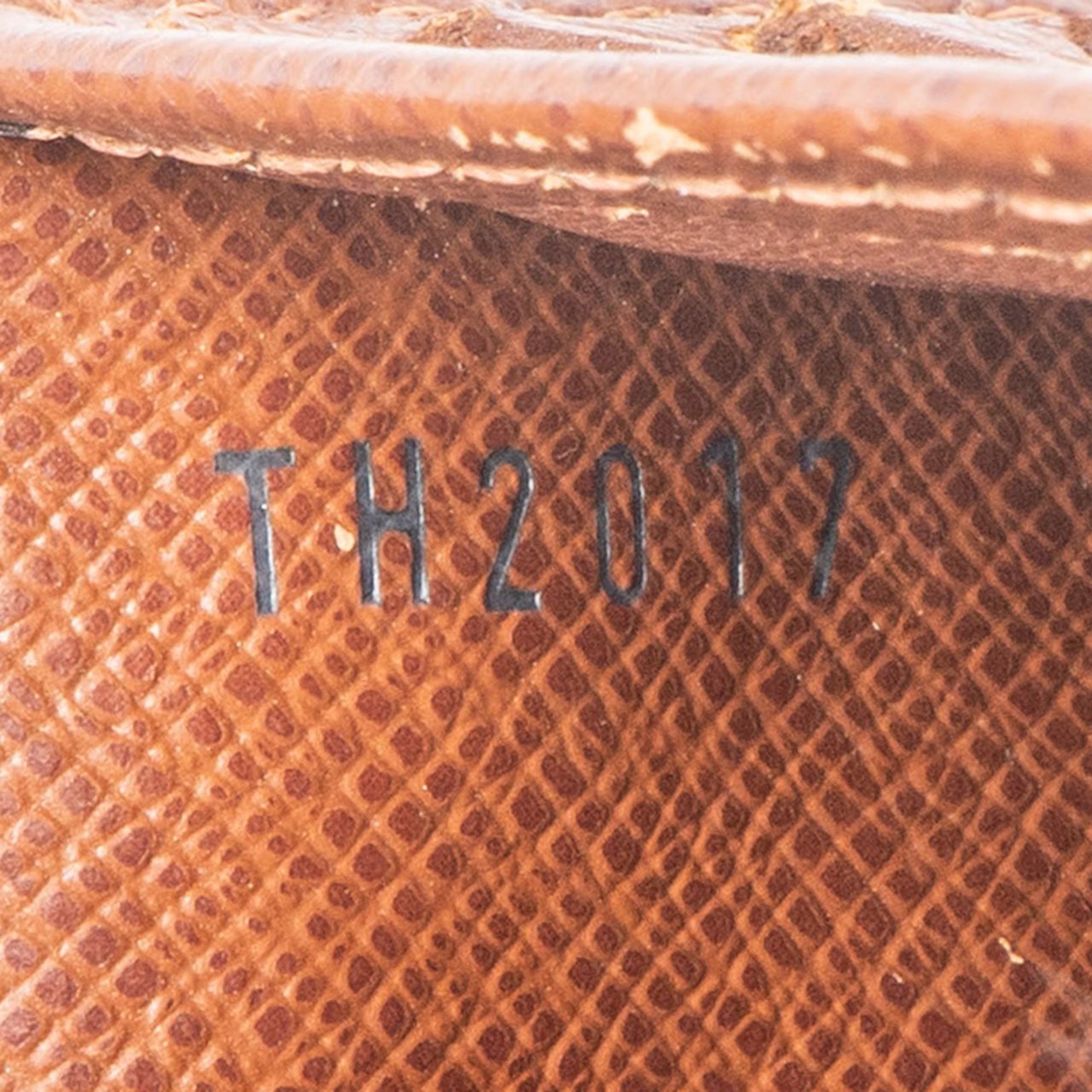 Louis Vuitton Louis Vuitton Canvas Monogram Sarah Wallet Divers