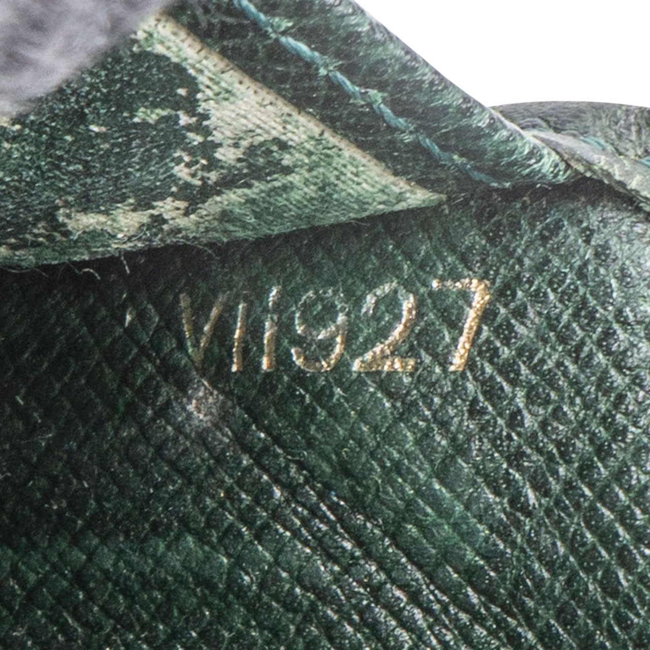 Louis Vuitton Louis Vuitton Green Taiga Leather Portfolio Groen