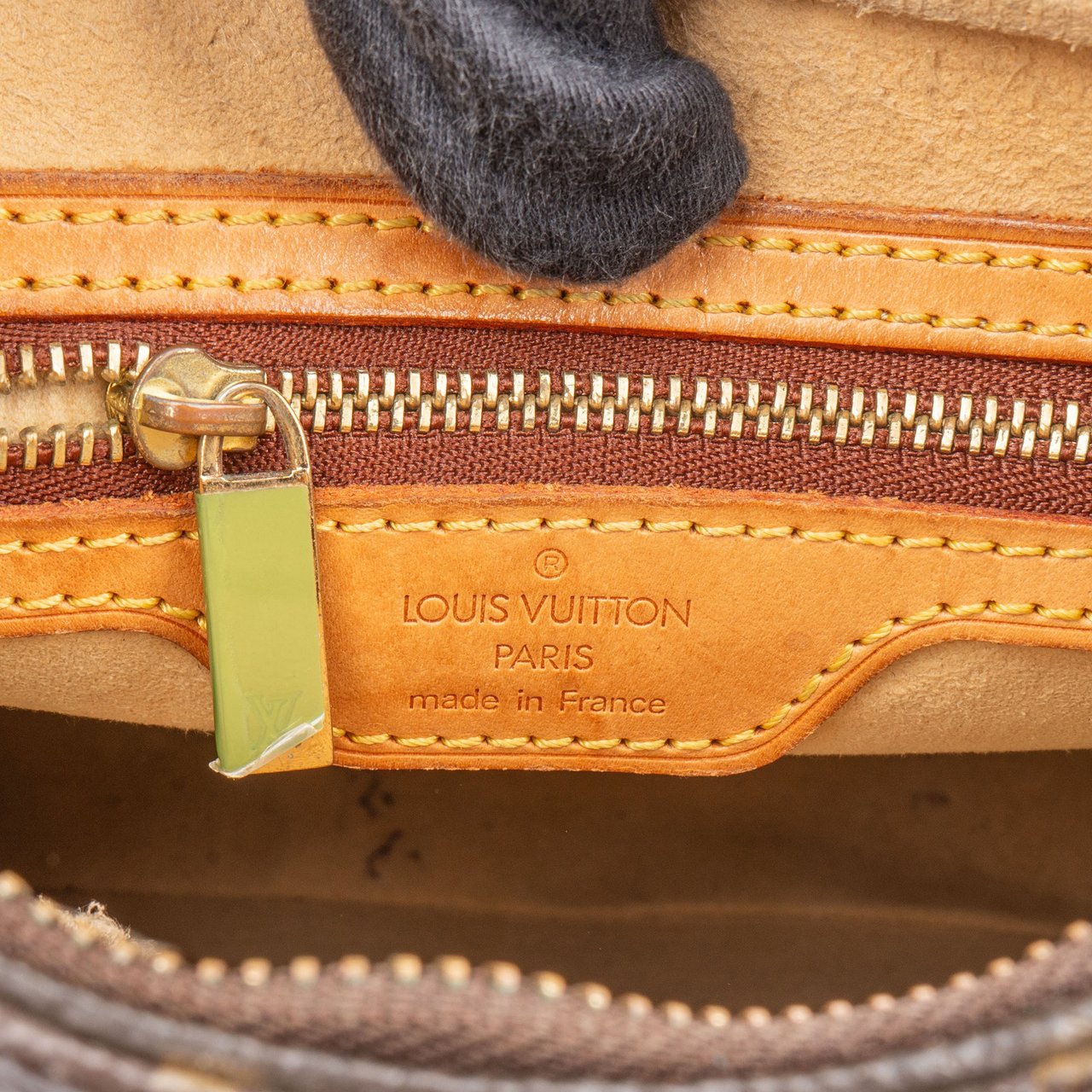 Louis Vuitton Louis Vuitton Canvas Monogram Looping MM Shoulder Bag Bruin