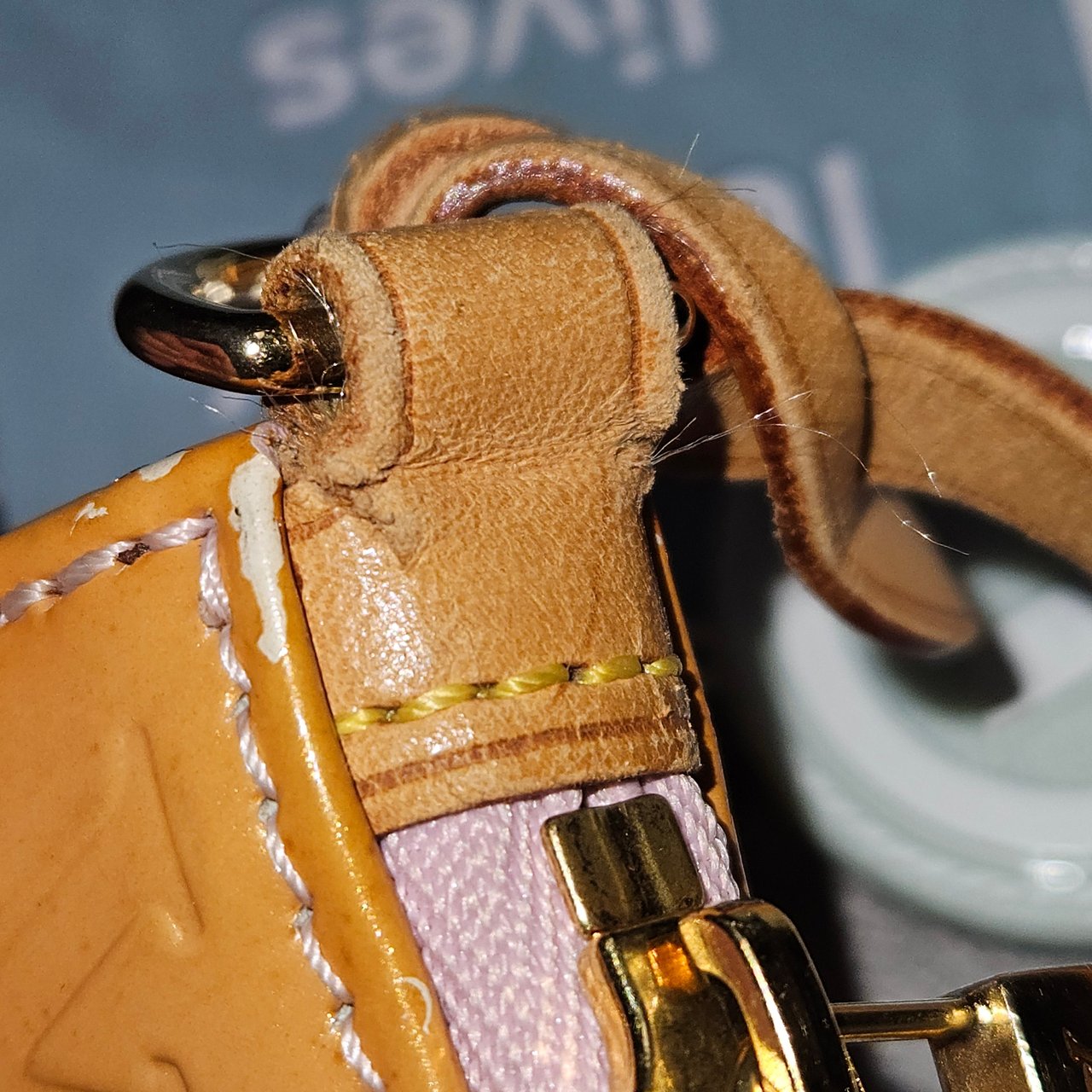 Louis Vuitton Louis Vuitton Vernis Monogram Lexington Handbag Geel