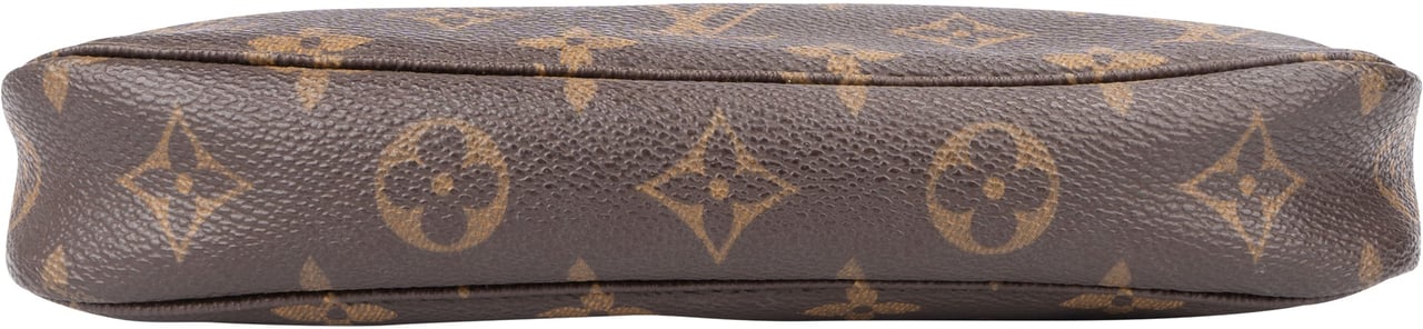 Louis Vuitton Louis Vuitton Canvas Monogram Pochette Accessoire Handbag Bruin