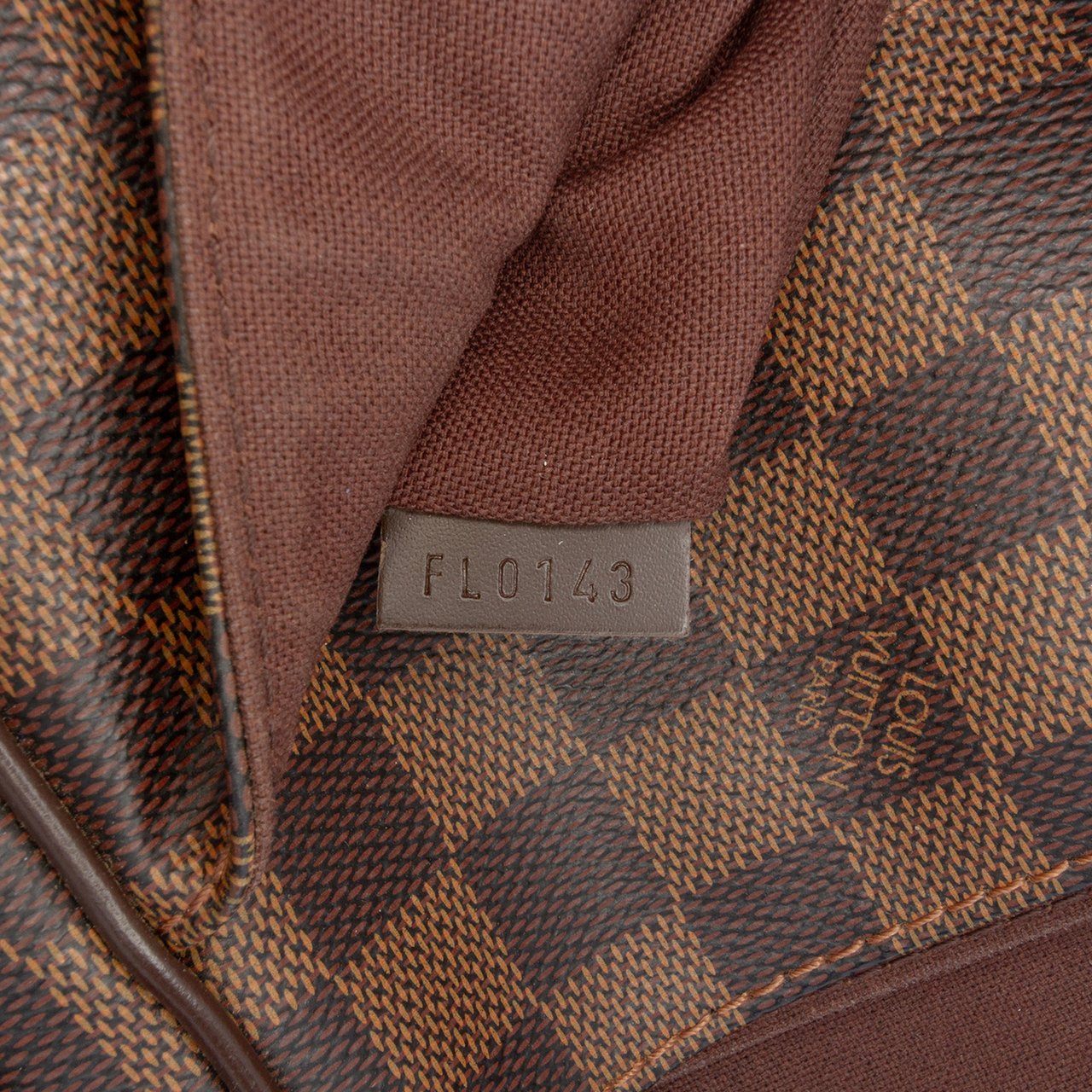 Louis Vuitton Damier Ebene District MM Bruin