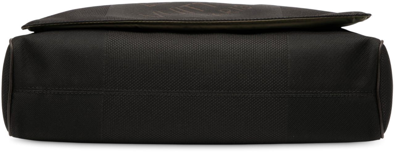 Louis Vuitton Damier Geant Messenger Bag Zwart