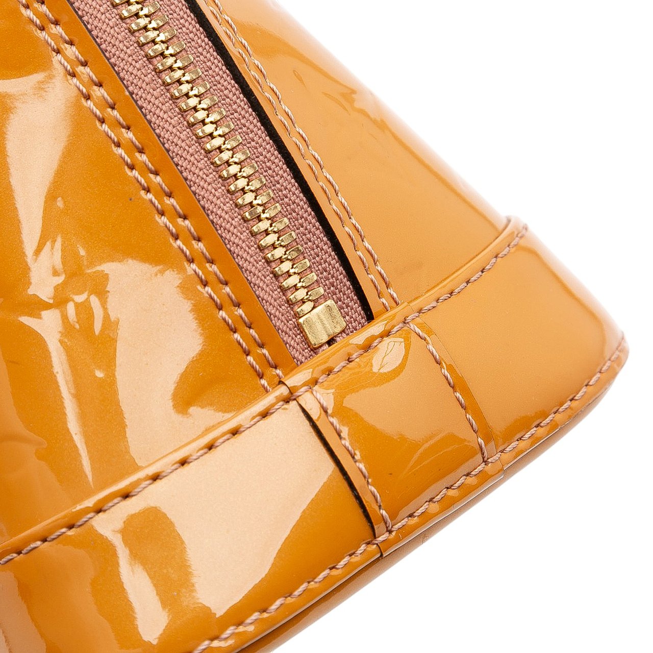 Louis Vuitton Monogram Vernis Alma BB Bruin