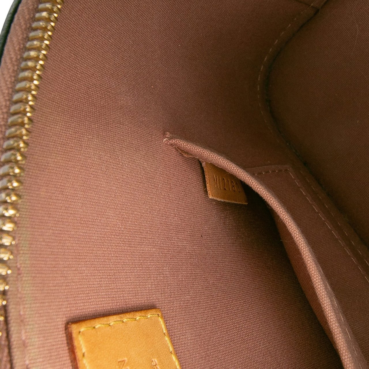 Louis Vuitton Monogram Vernis Alma BB Bruin