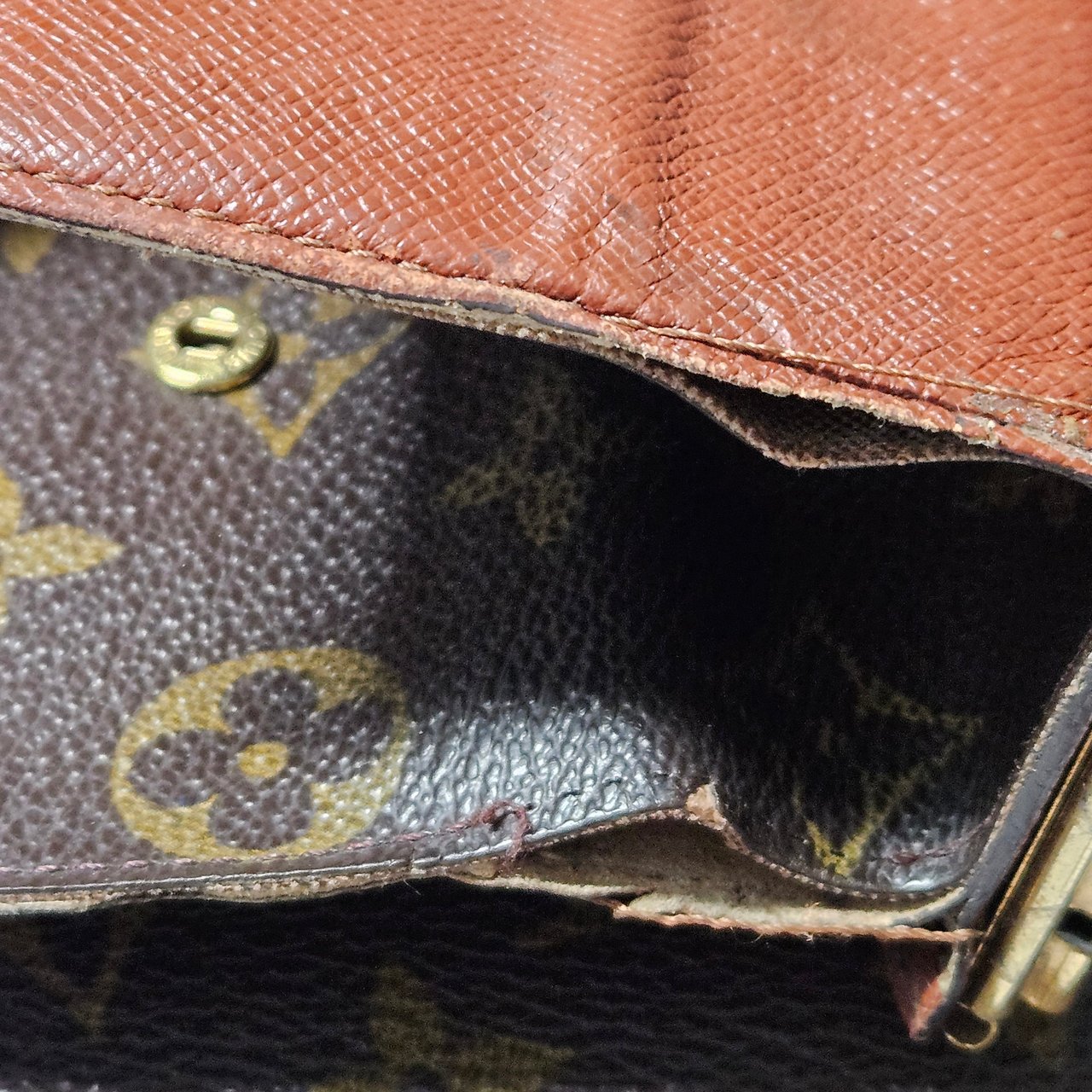 Louis Vuitton Louis Vuitton Canvas Monogram Keyholder Bruin
