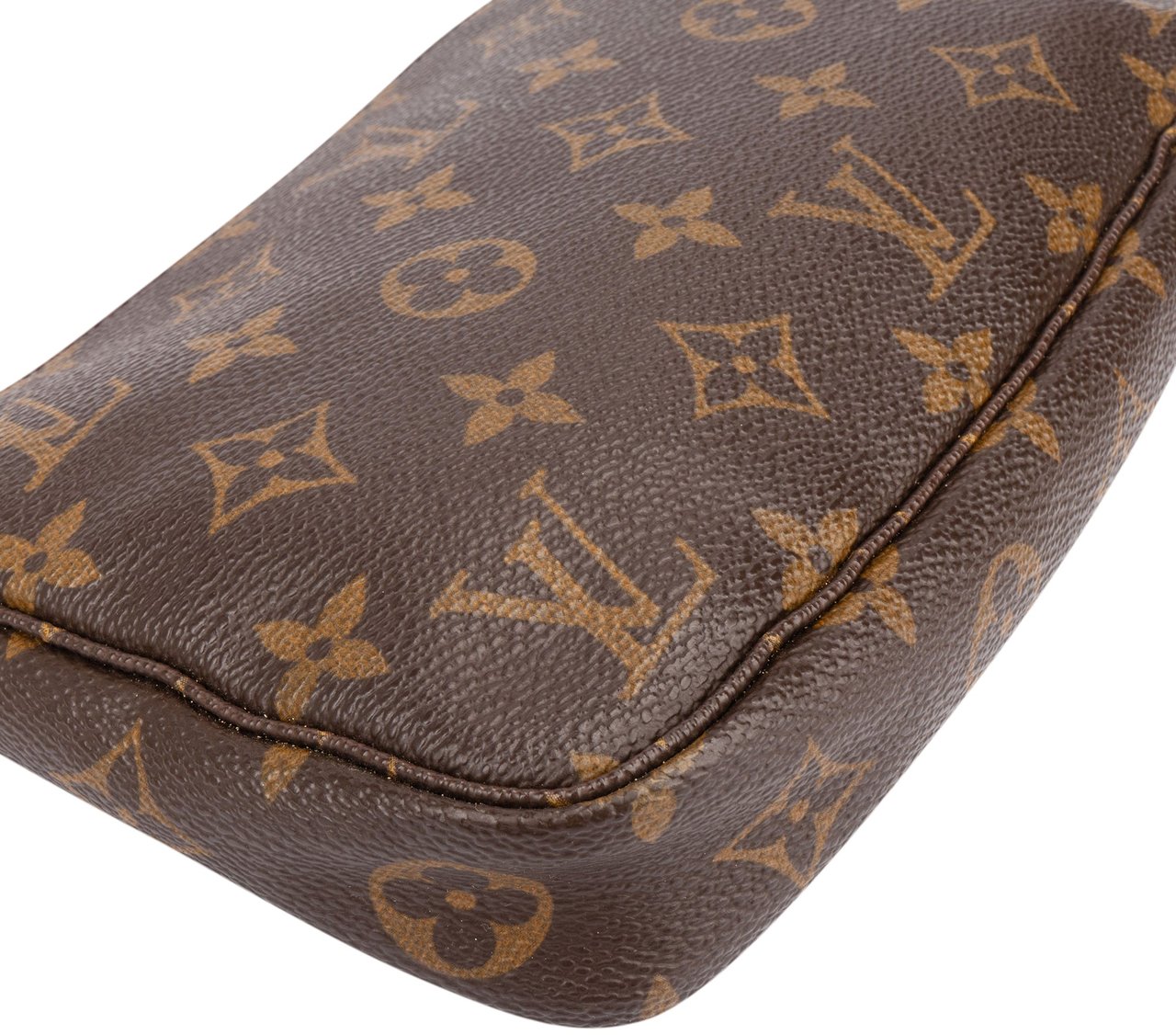 Louis Vuitton Louis Vuitton Canvas Monogram Pochette Accessoire Handbag Bruin