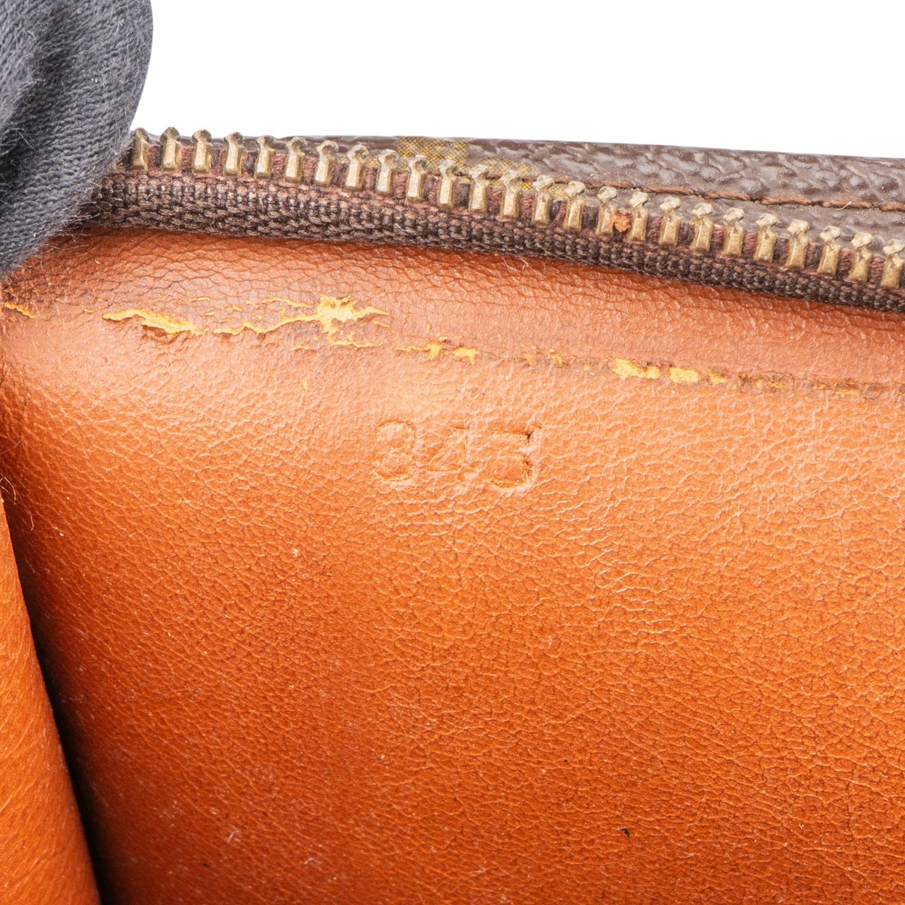 Louis Vuitton Louis Vuitton Canvas Monogram Poche Toilette 25 Clutch Bruin