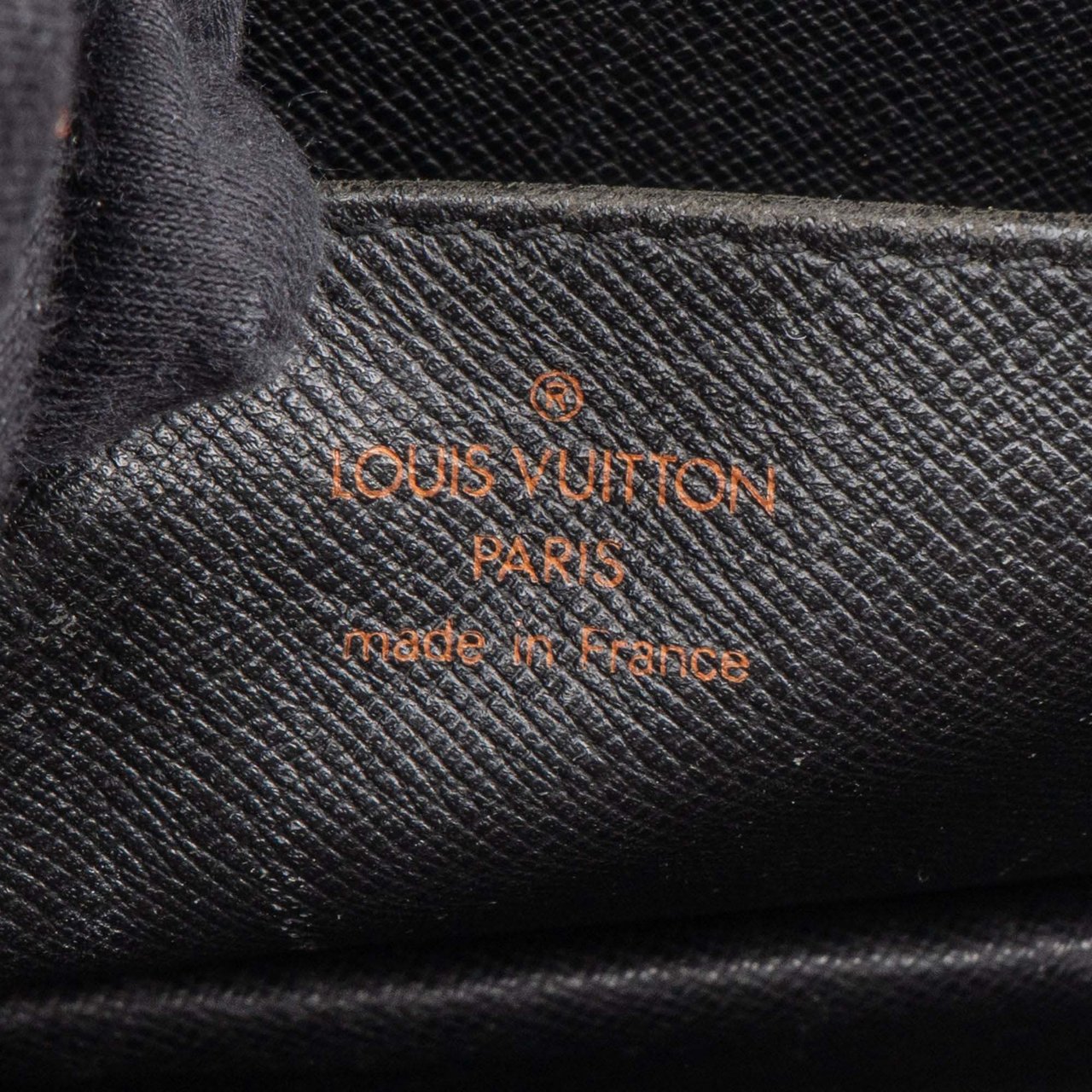 Louis Vuitton Louis Vuitton Noir Epi Leather Homme Pochette Clutch Zwart