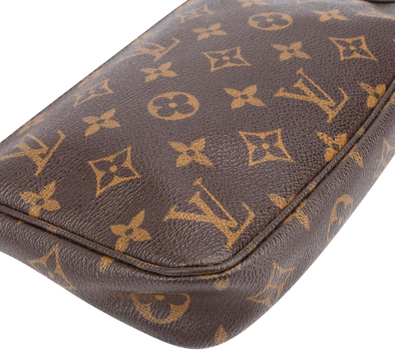Louis Vuitton Louis Vuitton Canvas Monogram Pochette Accessoire Handbag Bruin
