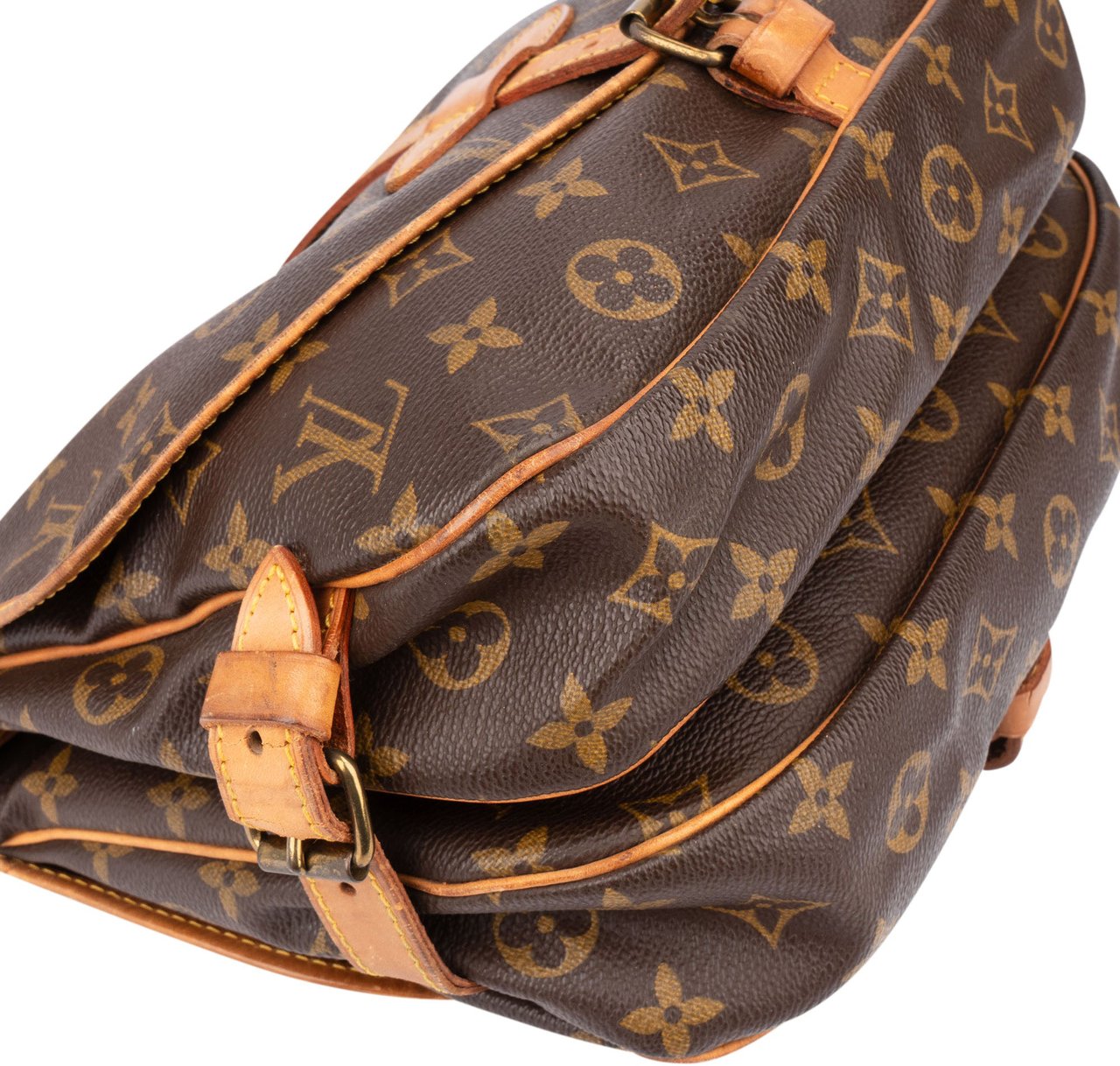 Louis Vuitton Louis Vuitton Canvas Monogram Saumur 30 Crossbody Bag Bruin