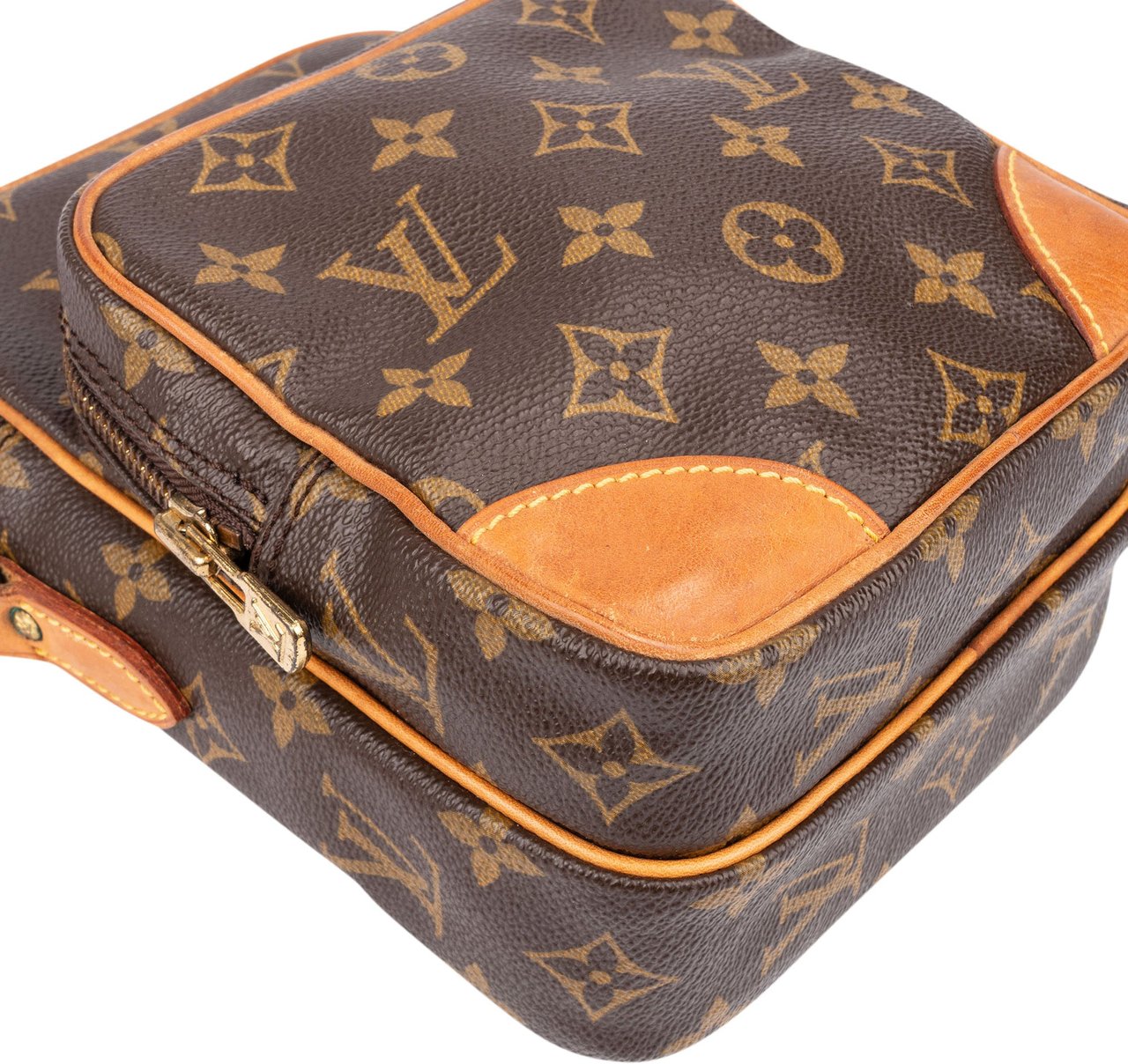 Louis Vuitton Louis Vuitton Canvas Monogram Amazone Crossbody Bag Bruin