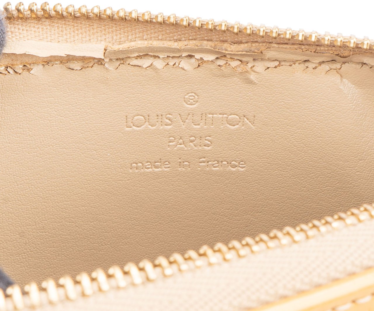 Louis Vuitton Vernis Monogram Lexington Pochette Handbag Geel