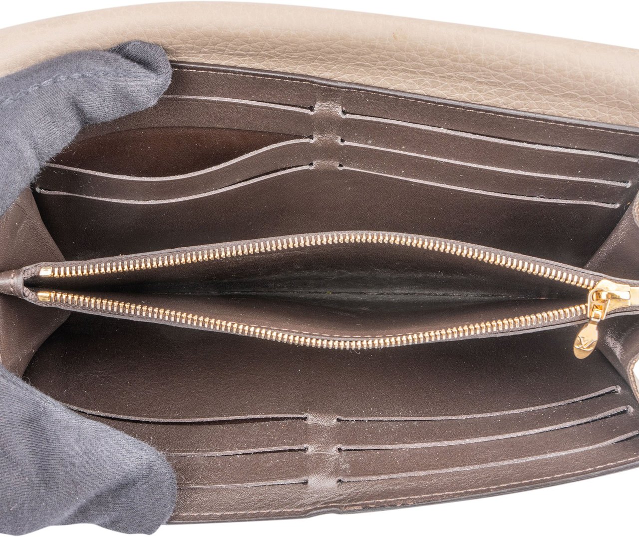 Louis Vuitton Louis Vuitton Taurillon Leather Capucines Wallet Beige